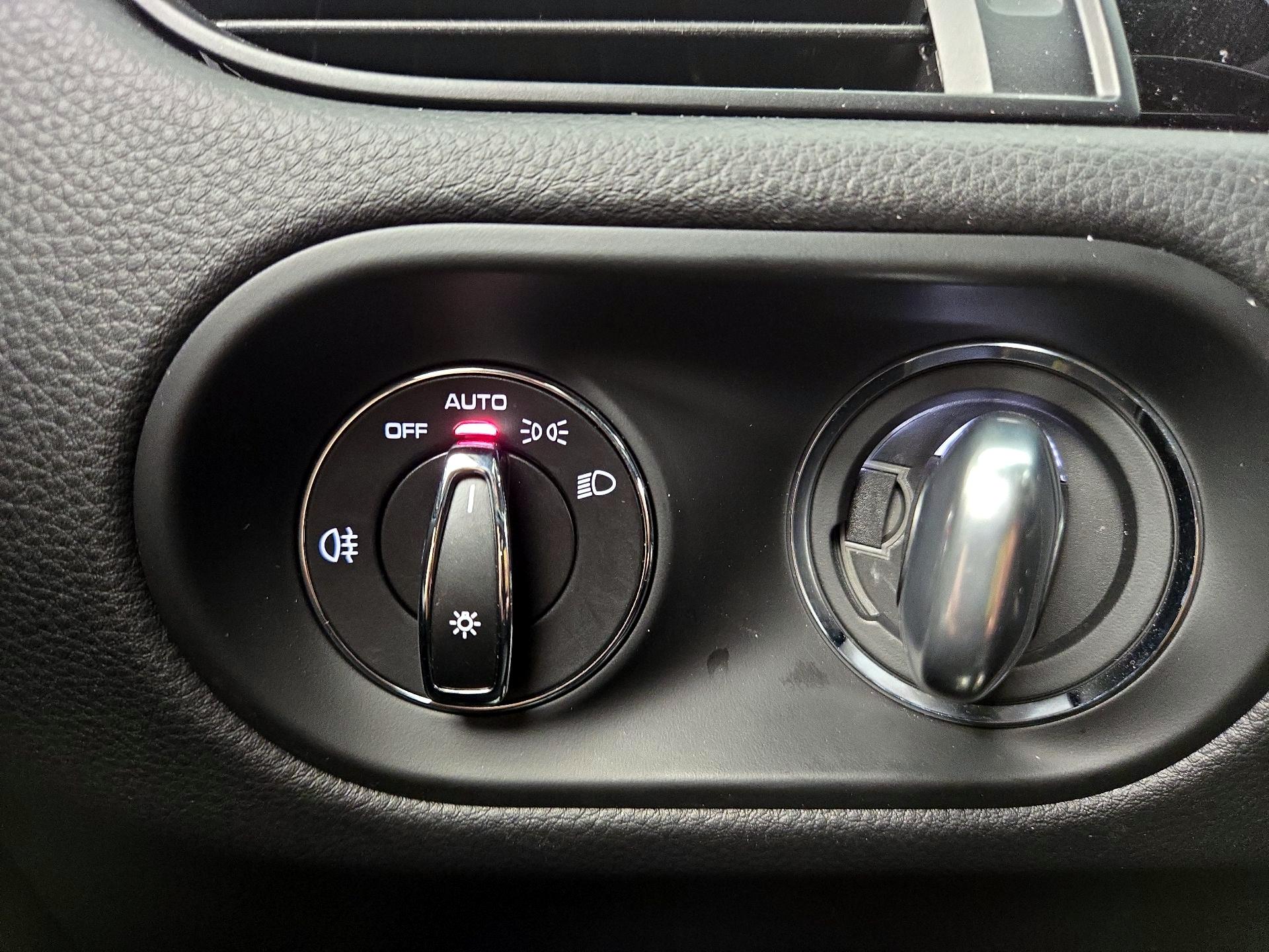 Thumbnail: 2023 Porsche Macan - 13