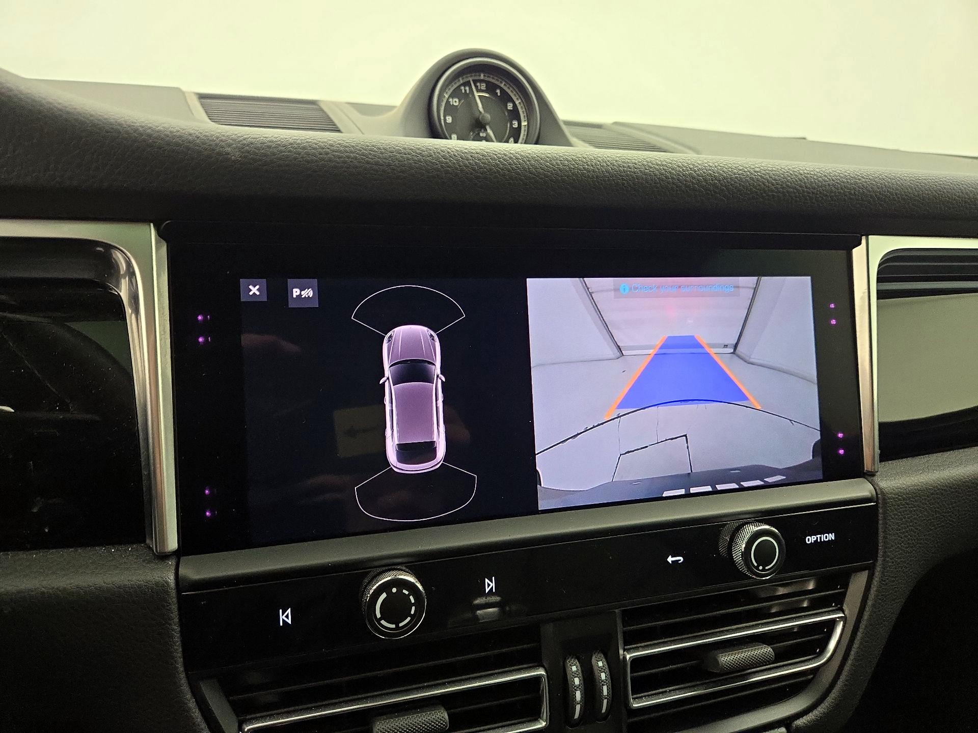 Thumbnail: 2023 Porsche Macan - 15