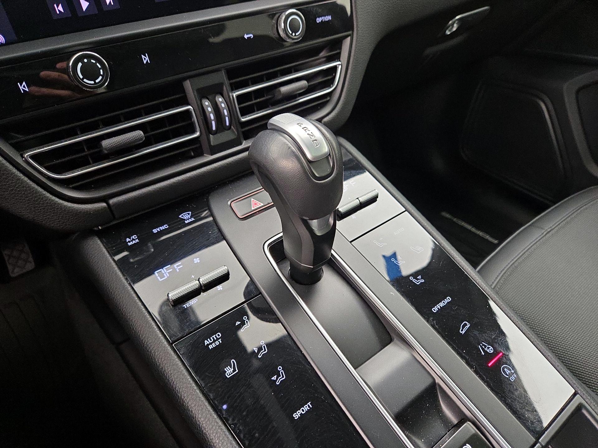 Thumbnail: 2023 Porsche Macan - 18