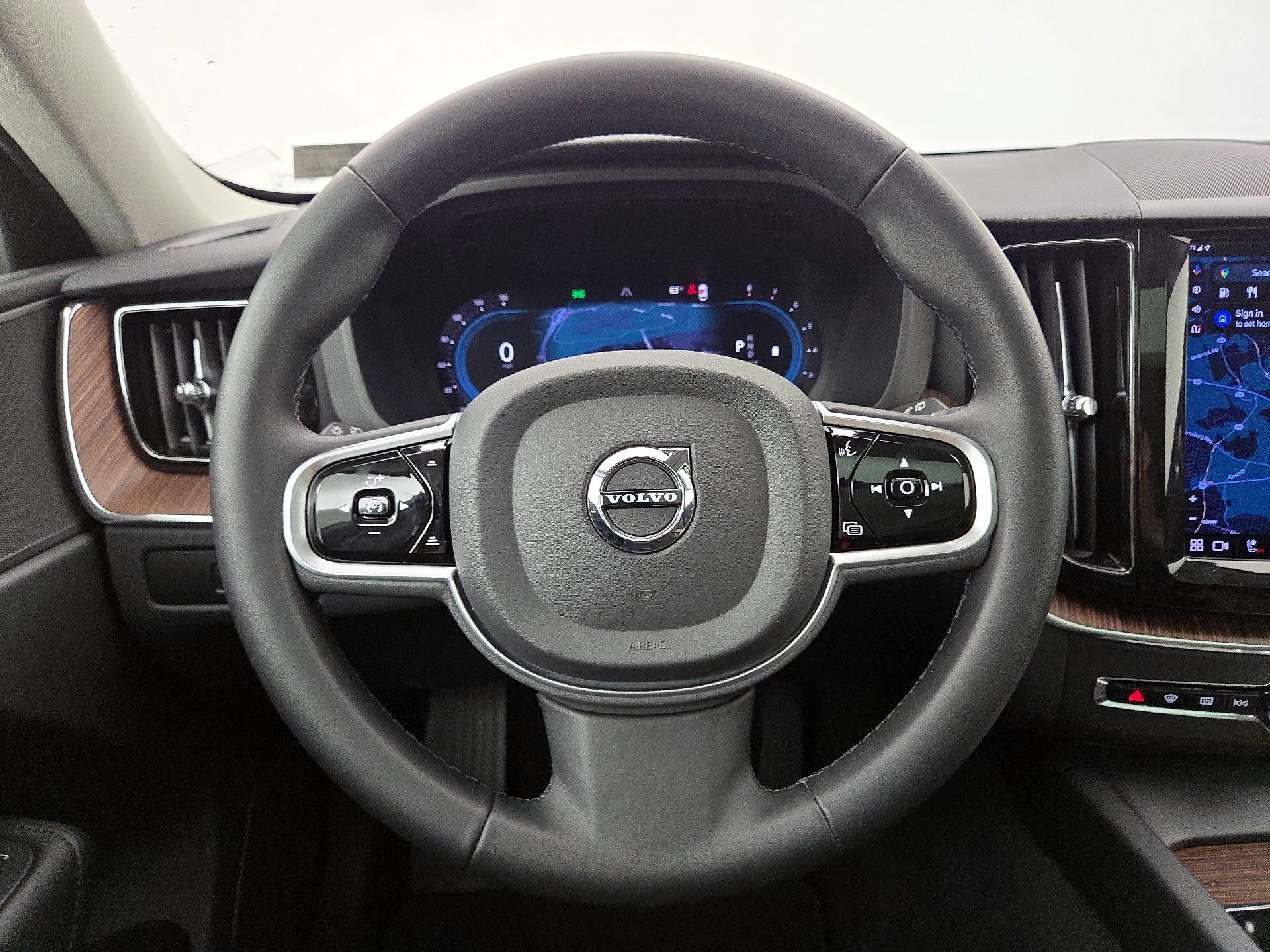 Thumbnail: 2023 Volvo XC60 - 10