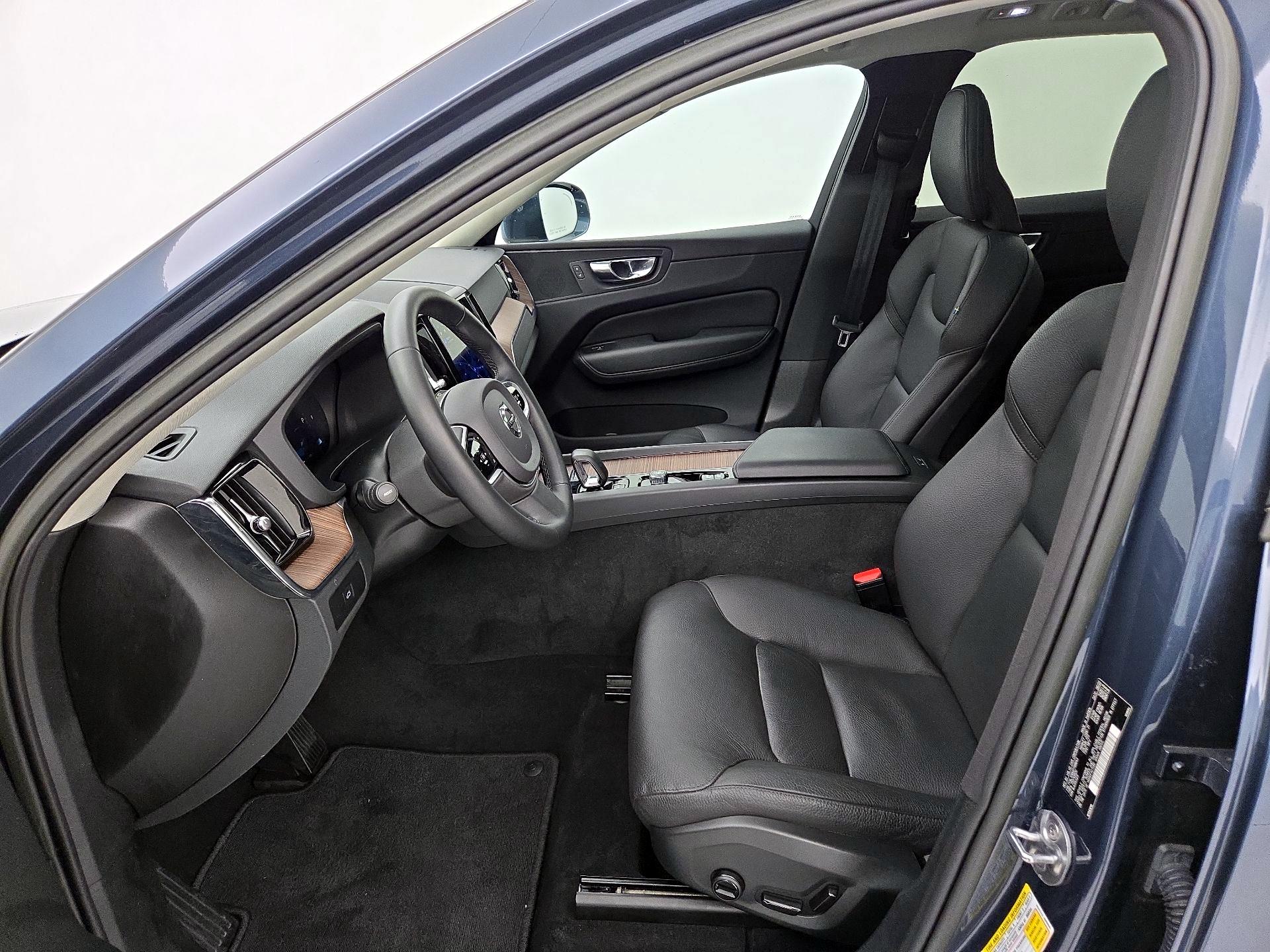 Thumbnail: 2023 Volvo XC60 - 11