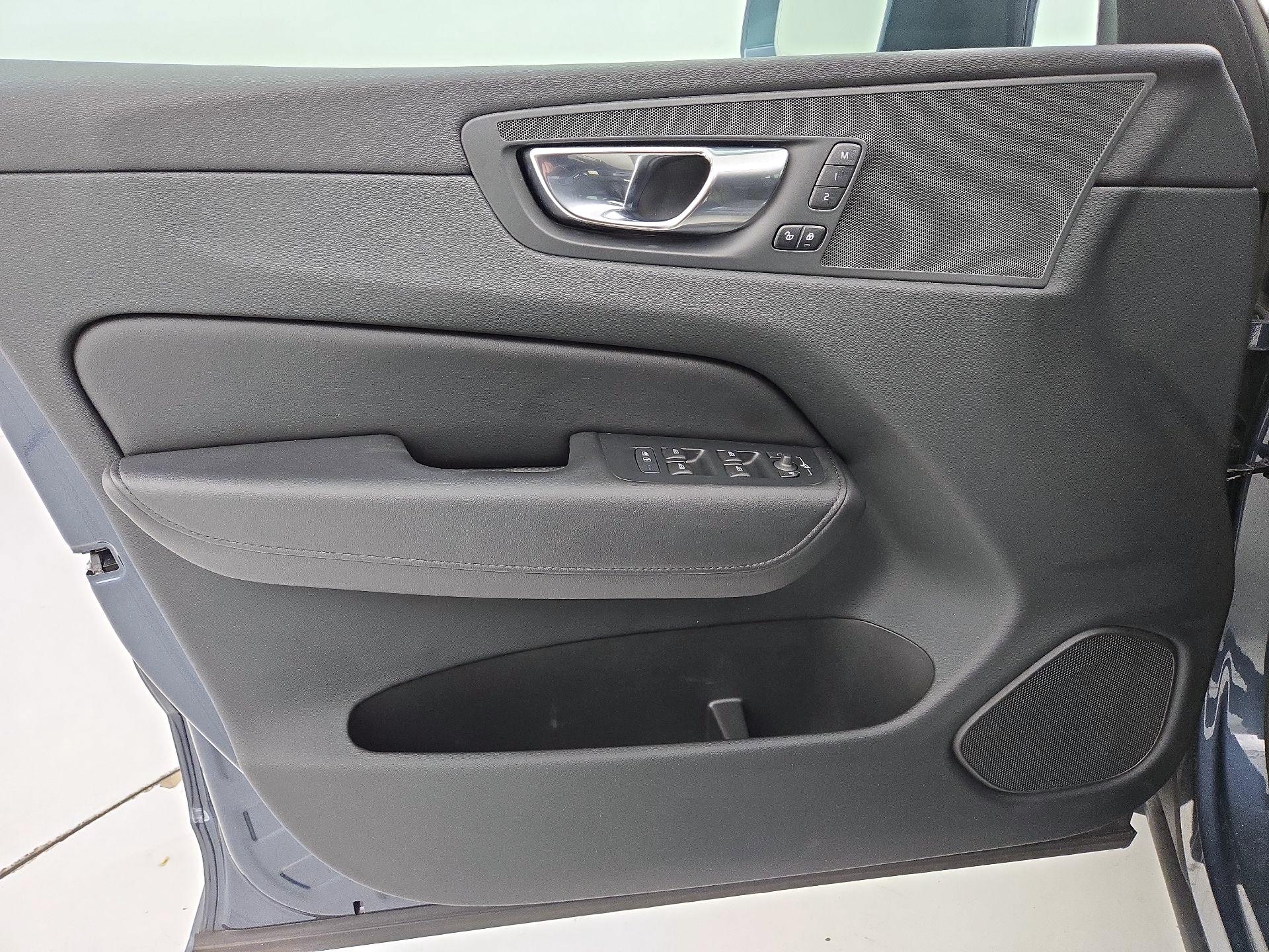 Thumbnail: 2023 Volvo XC60 - 12