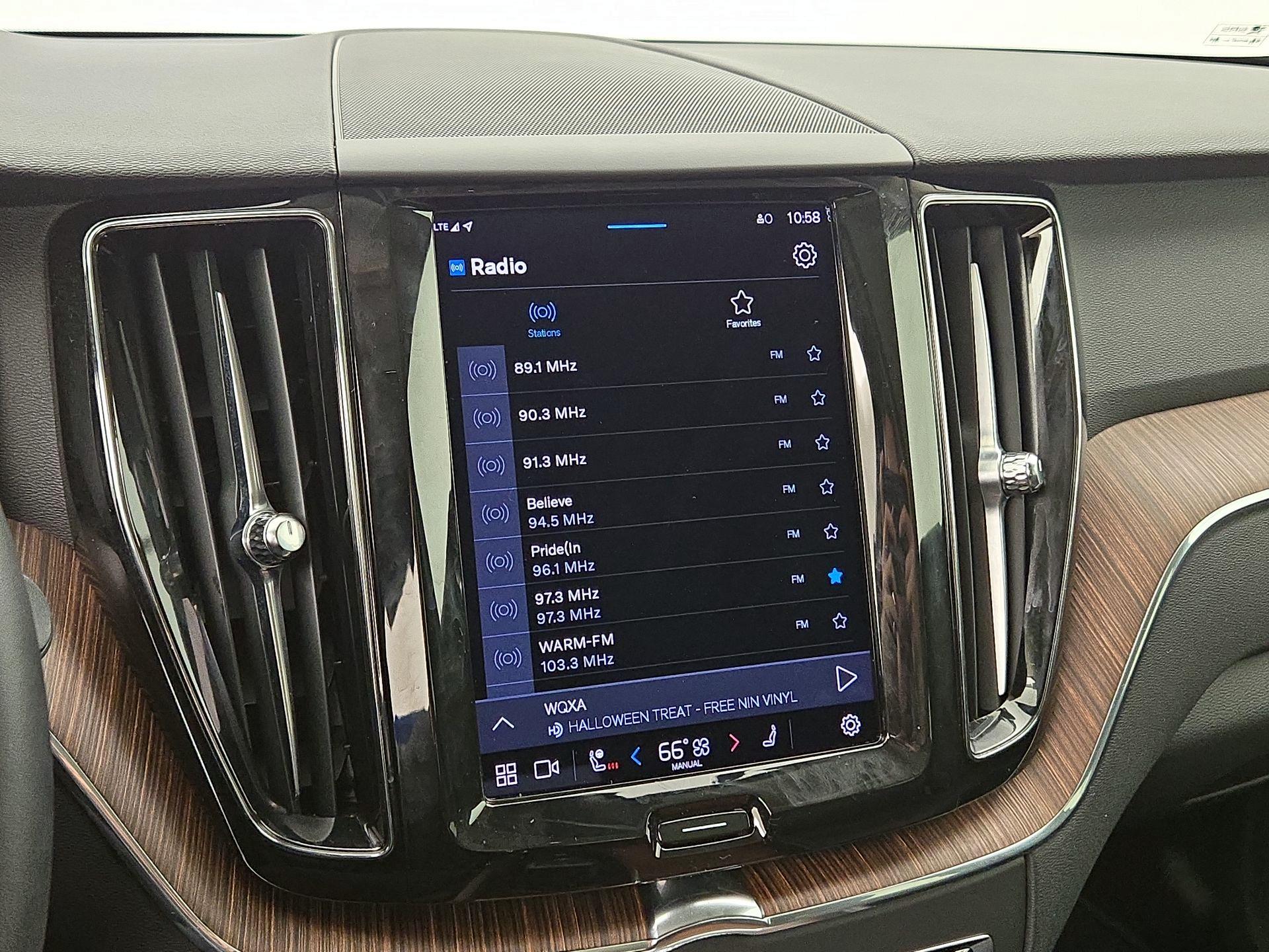 Thumbnail: 2023 Volvo XC60 - 16