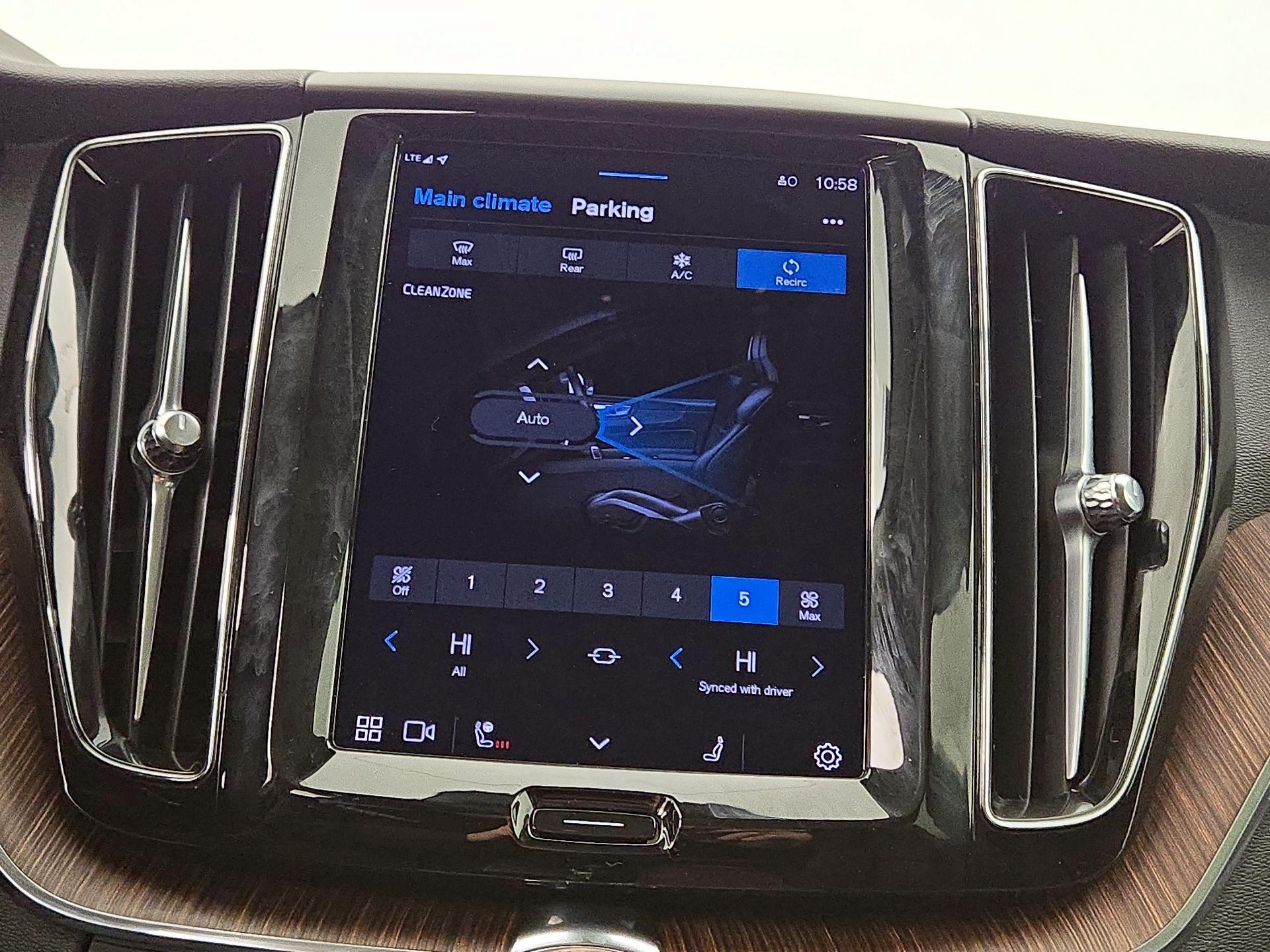 Thumbnail: 2023 Volvo XC60 - 17