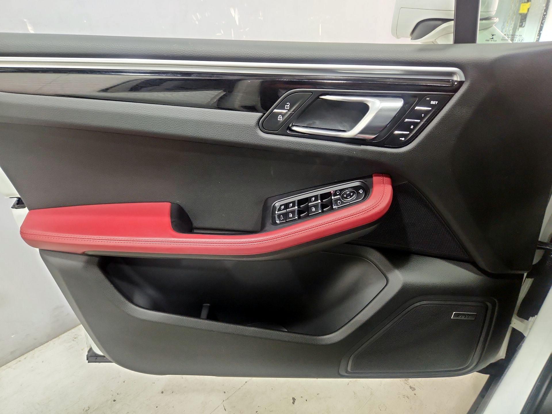 Thumbnail: 2022 Porsche Macan - 12