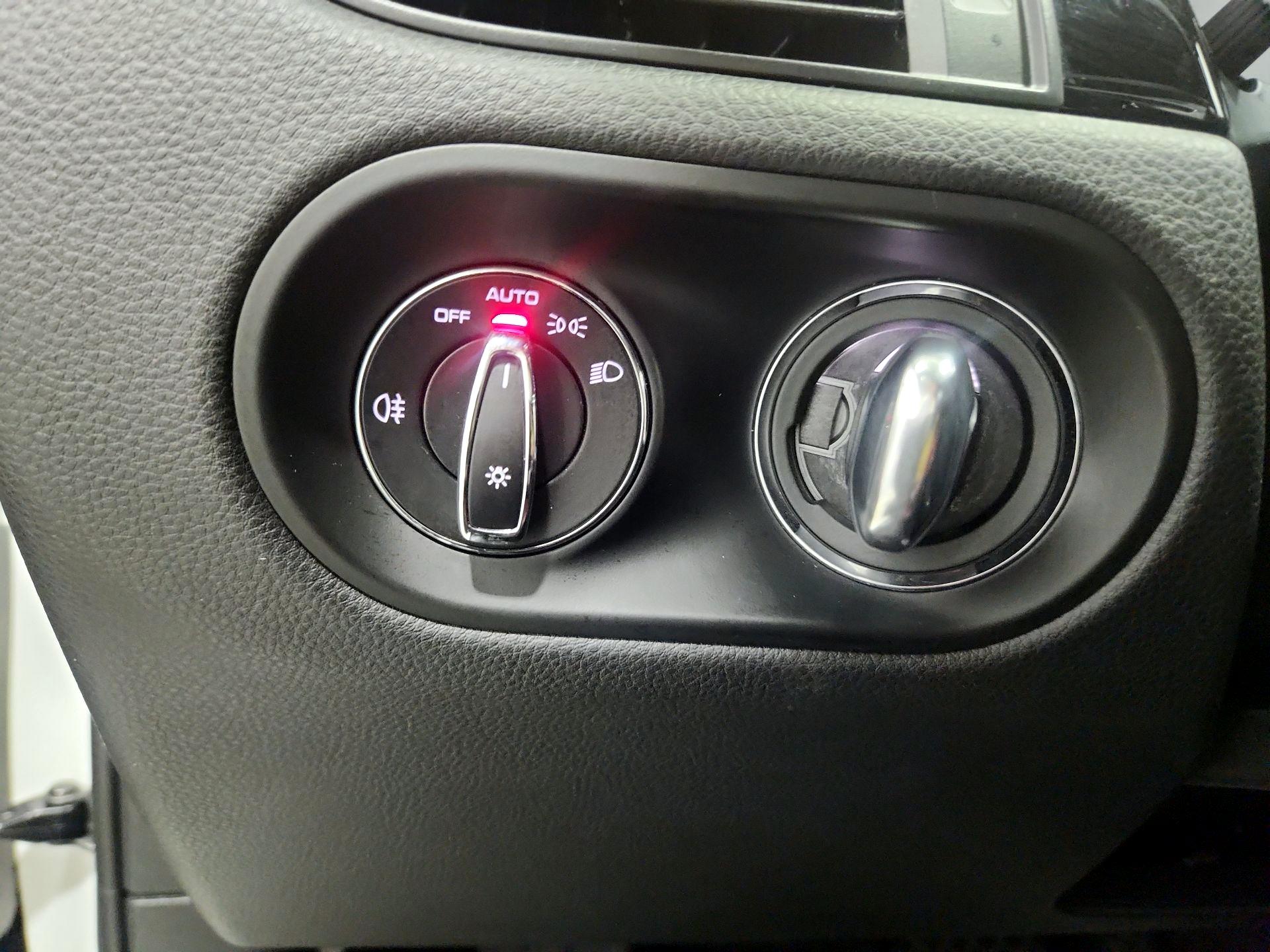 Thumbnail: 2022 Porsche Macan - 13