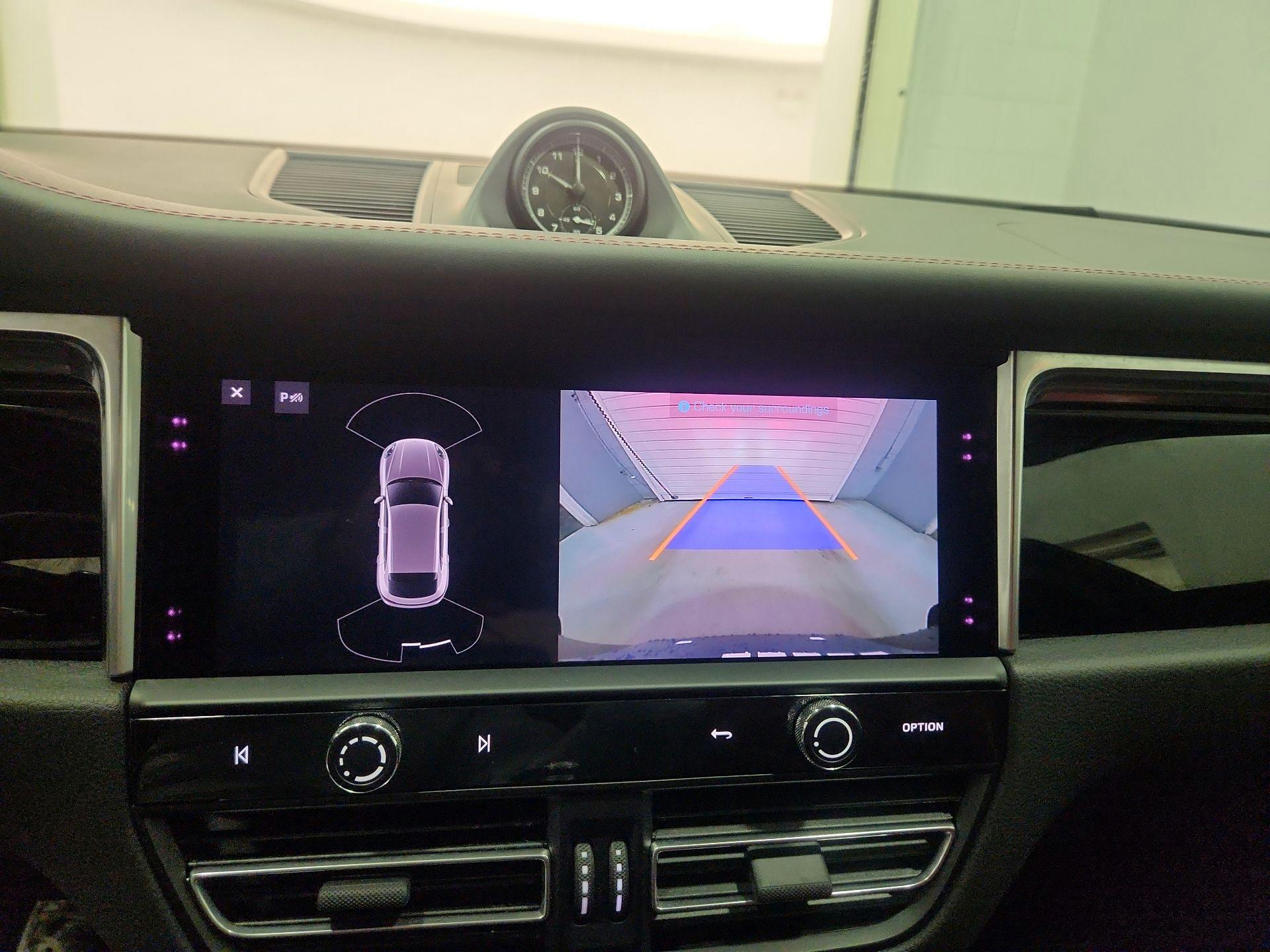 Thumbnail: 2022 Porsche Macan - 14