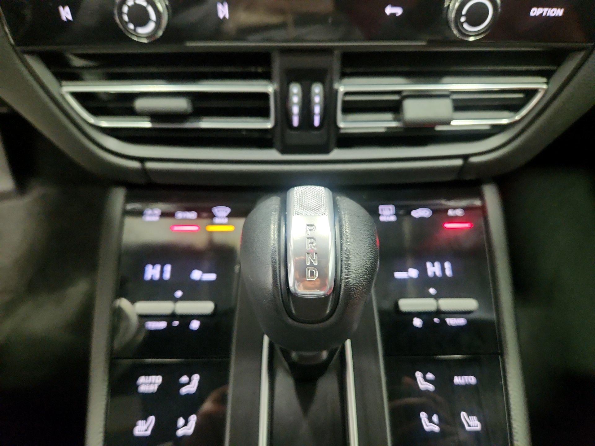 Thumbnail: 2022 Porsche Macan - 17