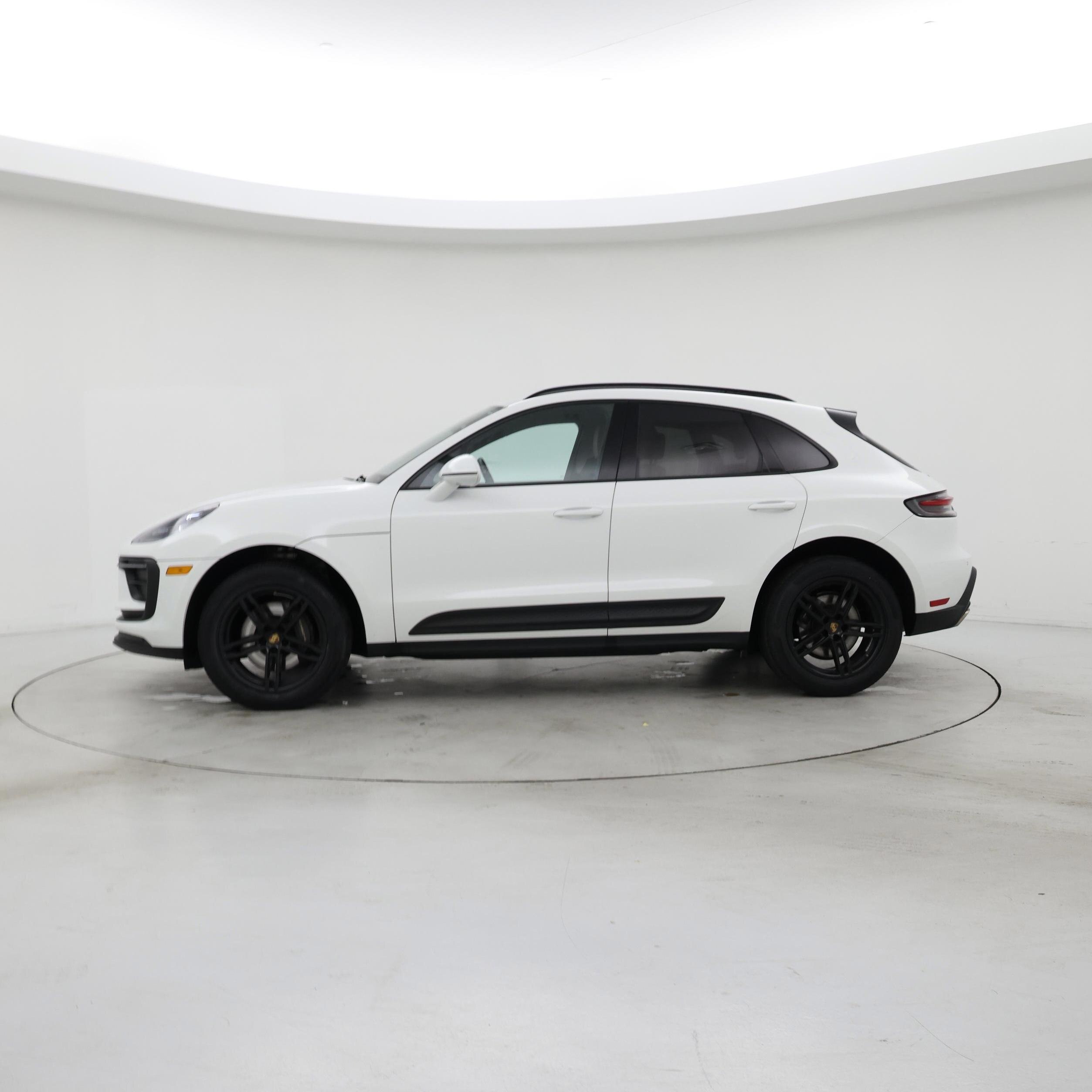 Thumbnail: 2022 Porsche Macan - 3