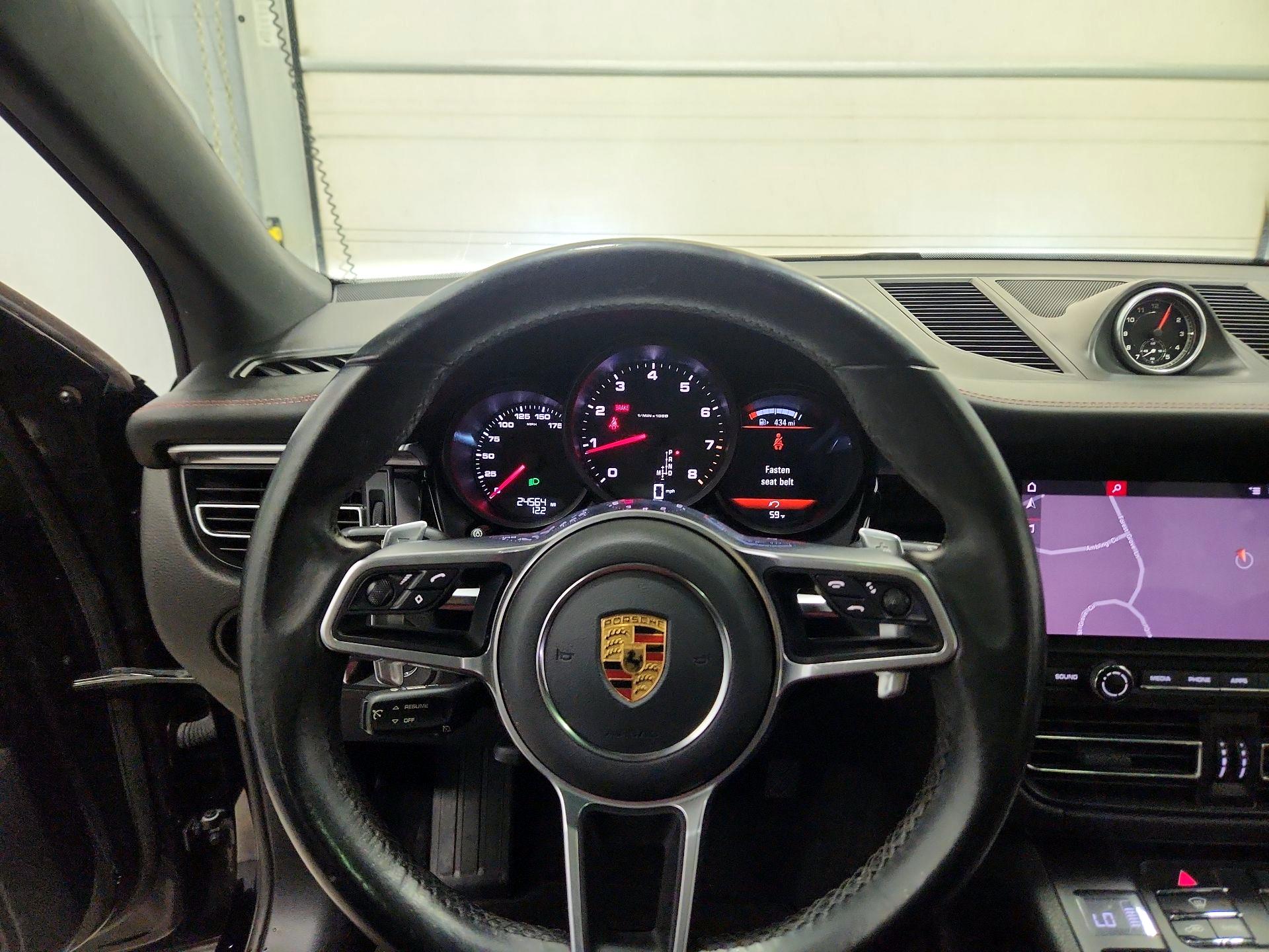 Thumbnail: 2021 Porsche Macan - 10