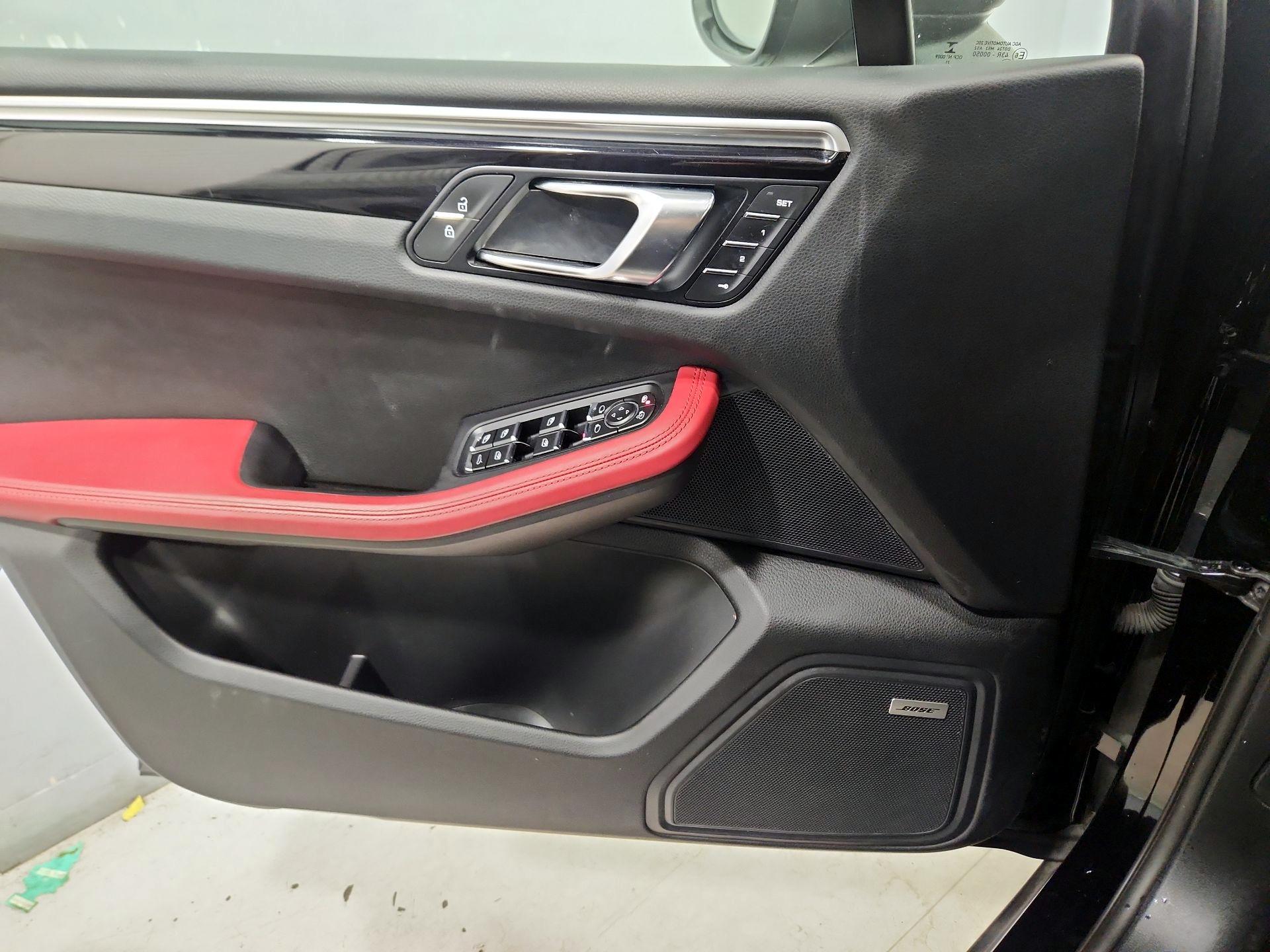 Thumbnail: 2021 Porsche Macan - 12