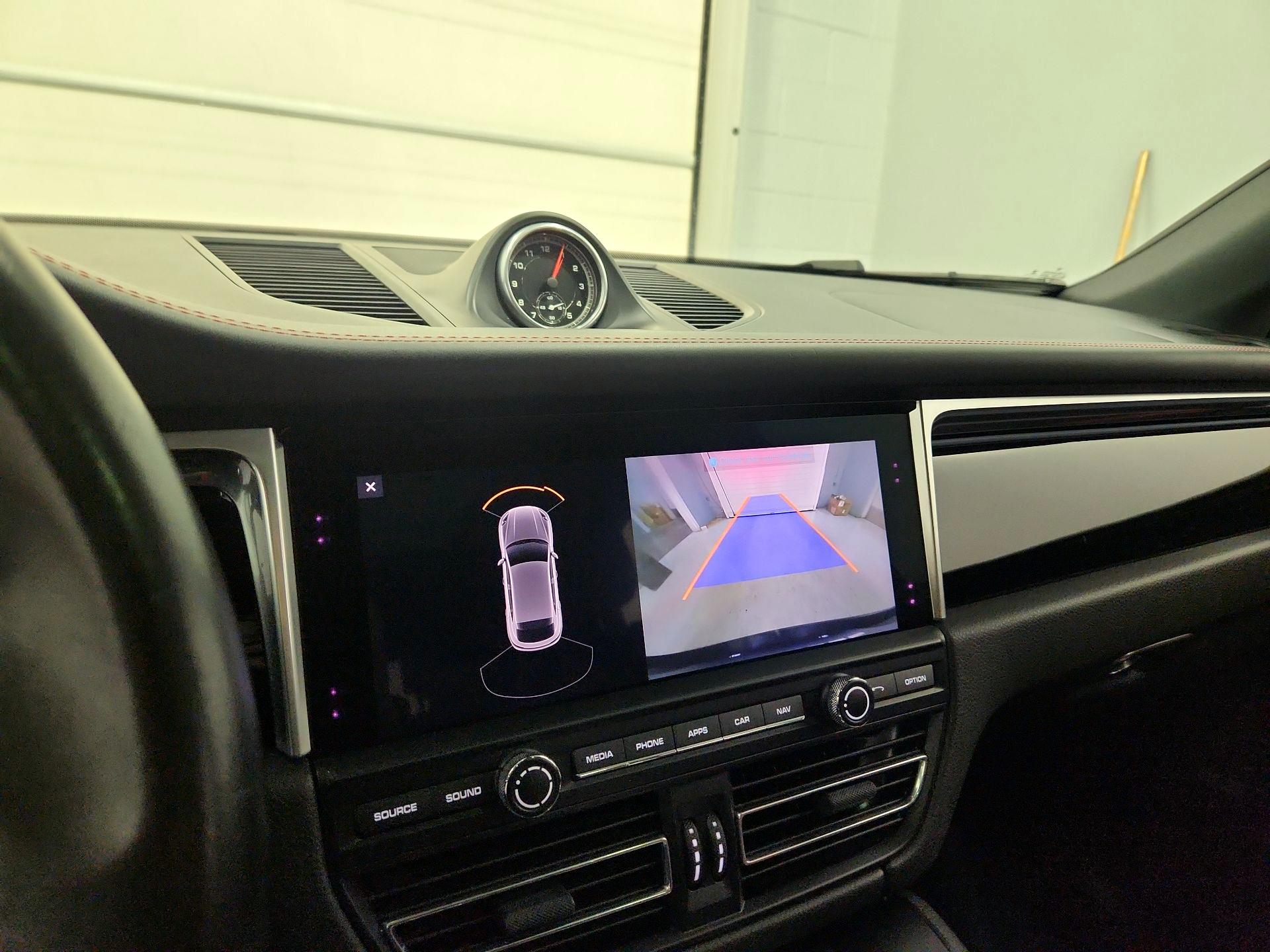 Thumbnail: 2021 Porsche Macan - 15