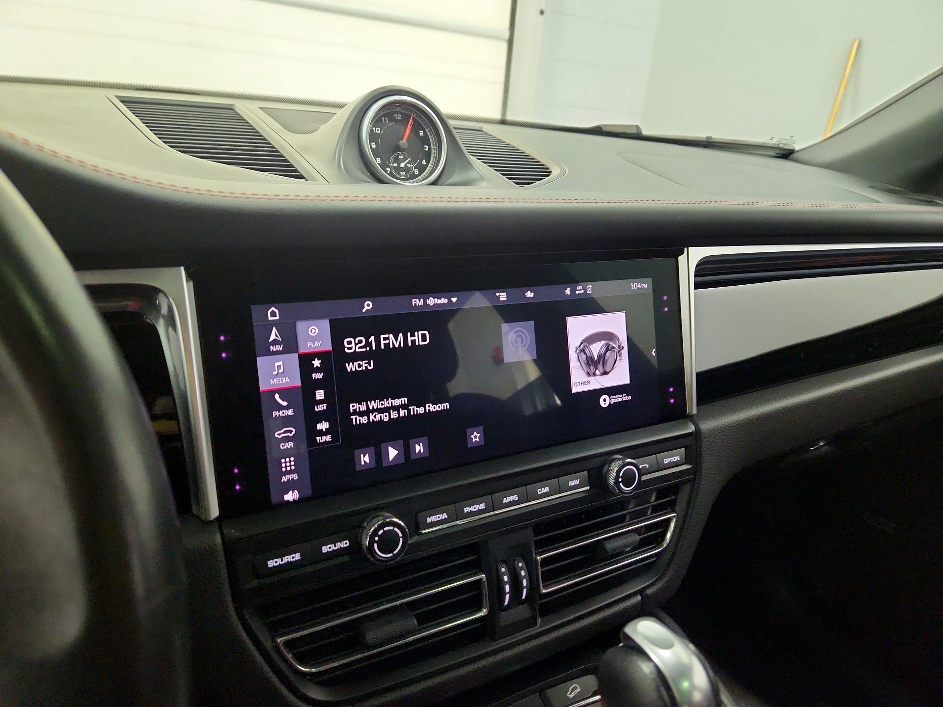 Thumbnail: 2021 Porsche Macan - 16