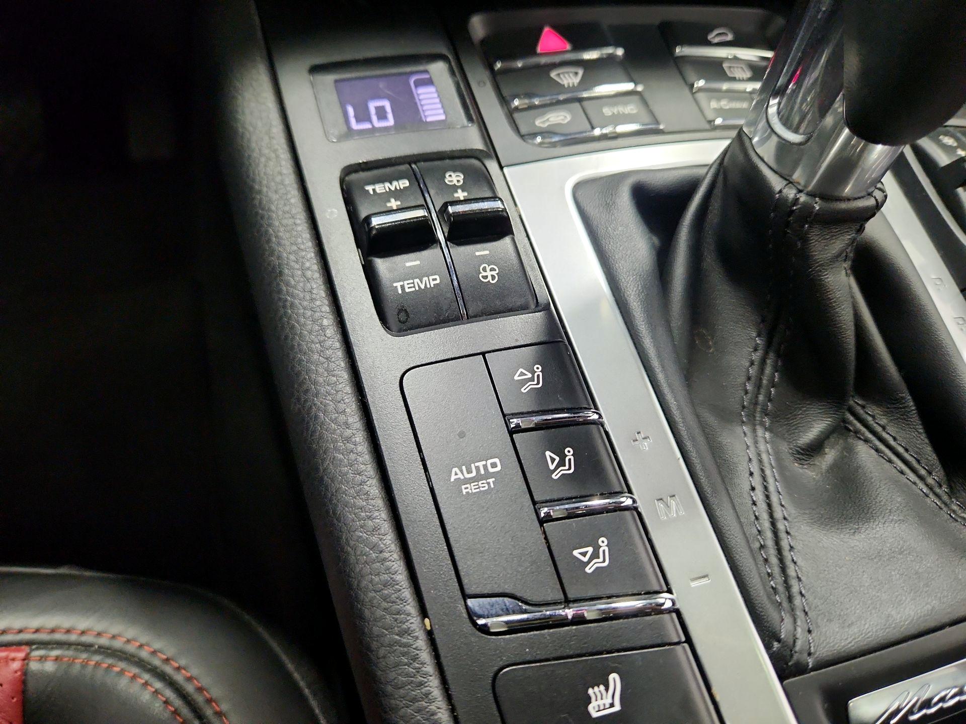 Thumbnail: 2021 Porsche Macan - 17