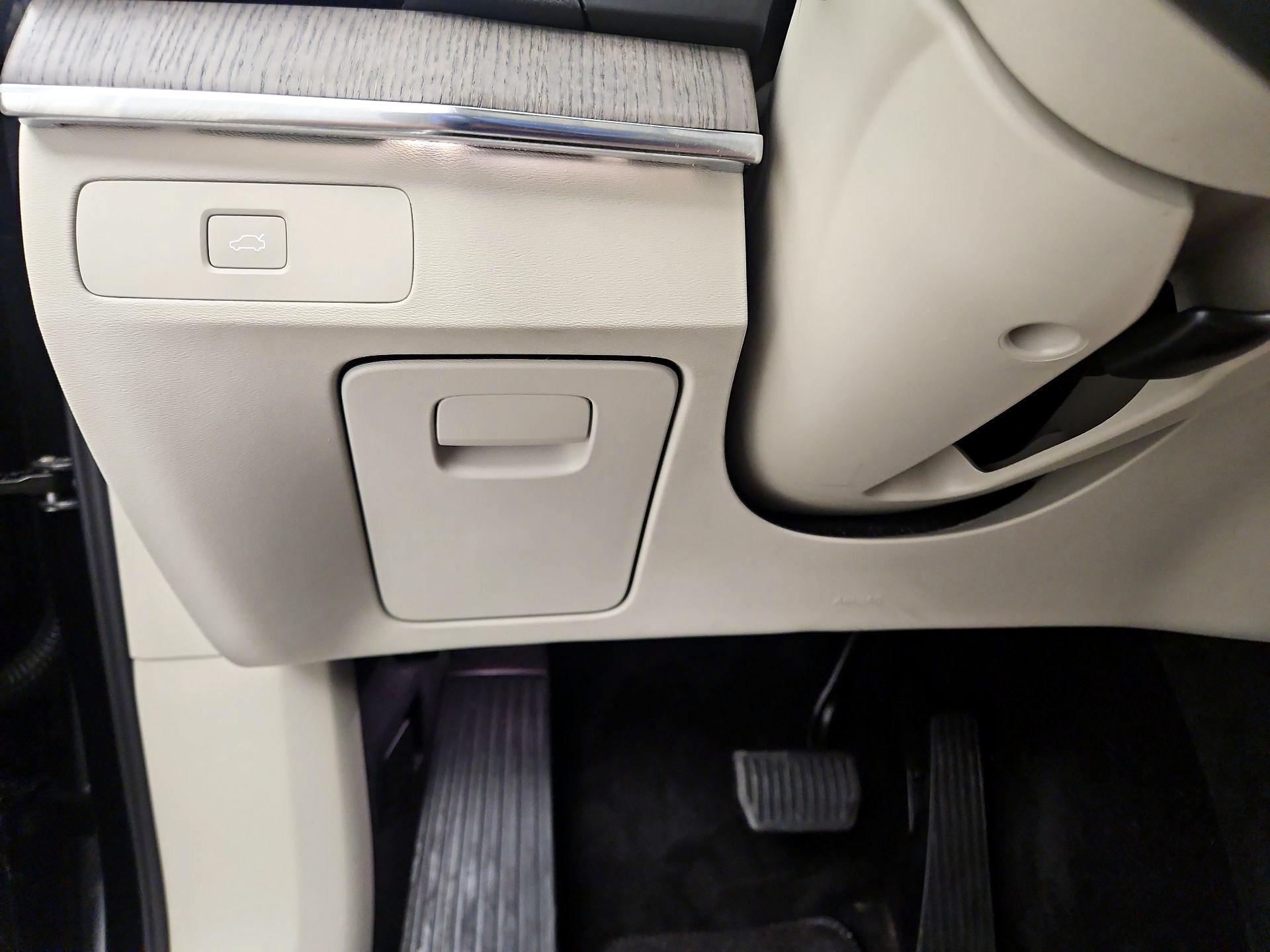 Thumbnail: 2023 Volvo XC90 - 13