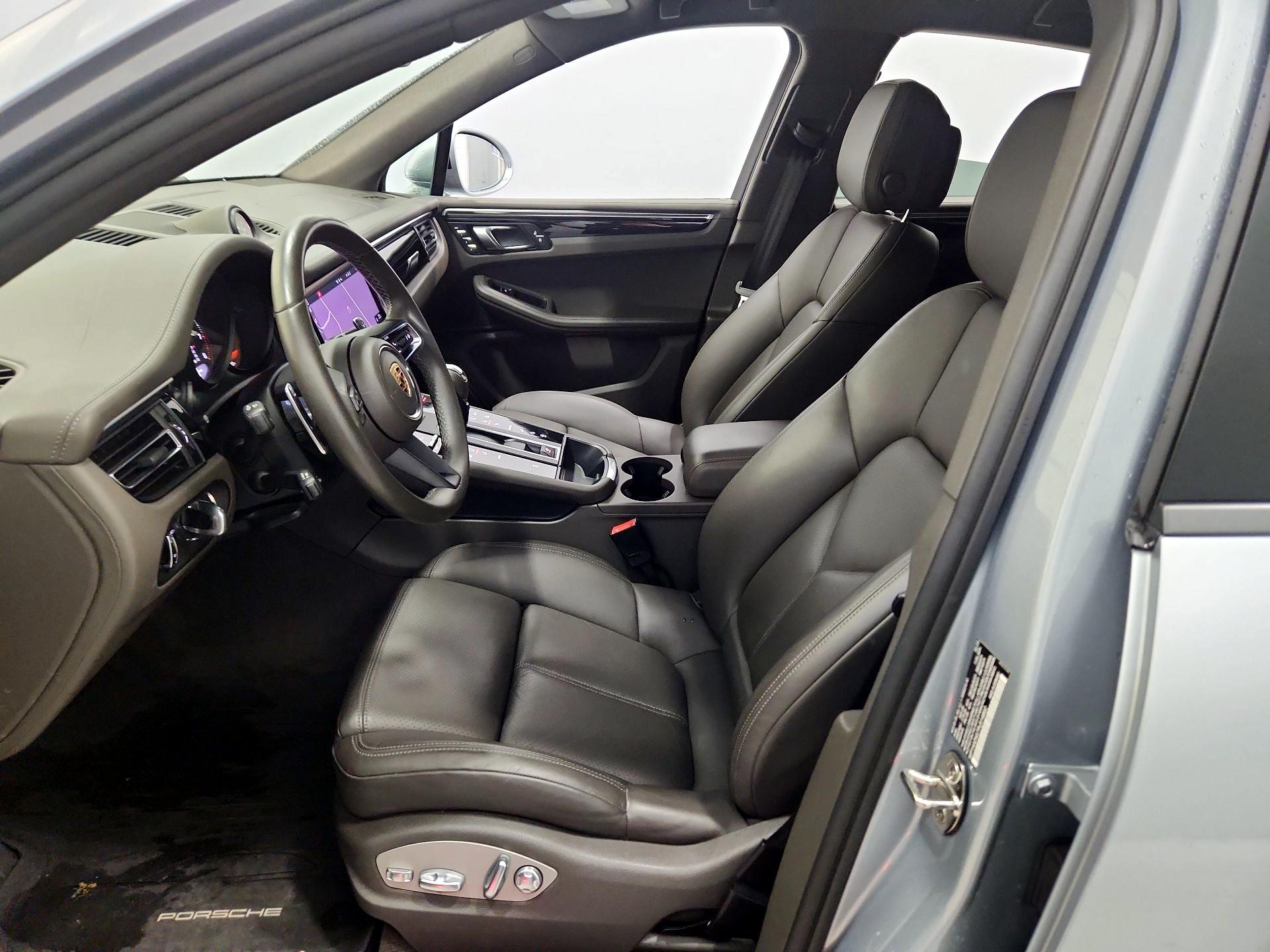 Thumbnail: 2023 Porsche Macan - 11