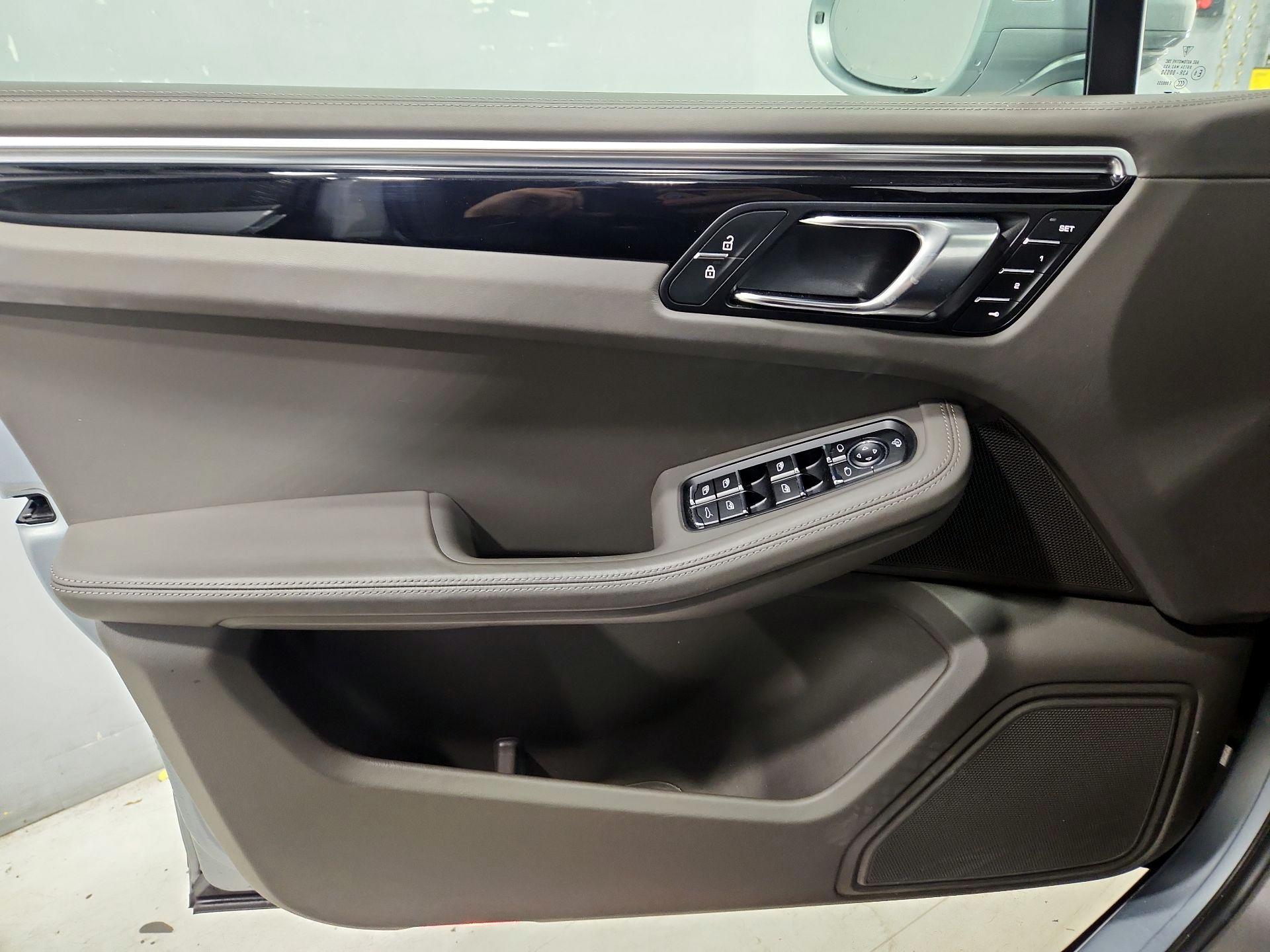 Thumbnail: 2023 Porsche Macan - 12