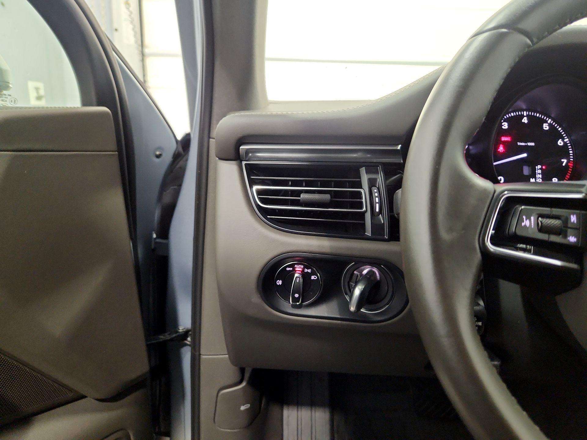 Thumbnail: 2023 Porsche Macan - 13