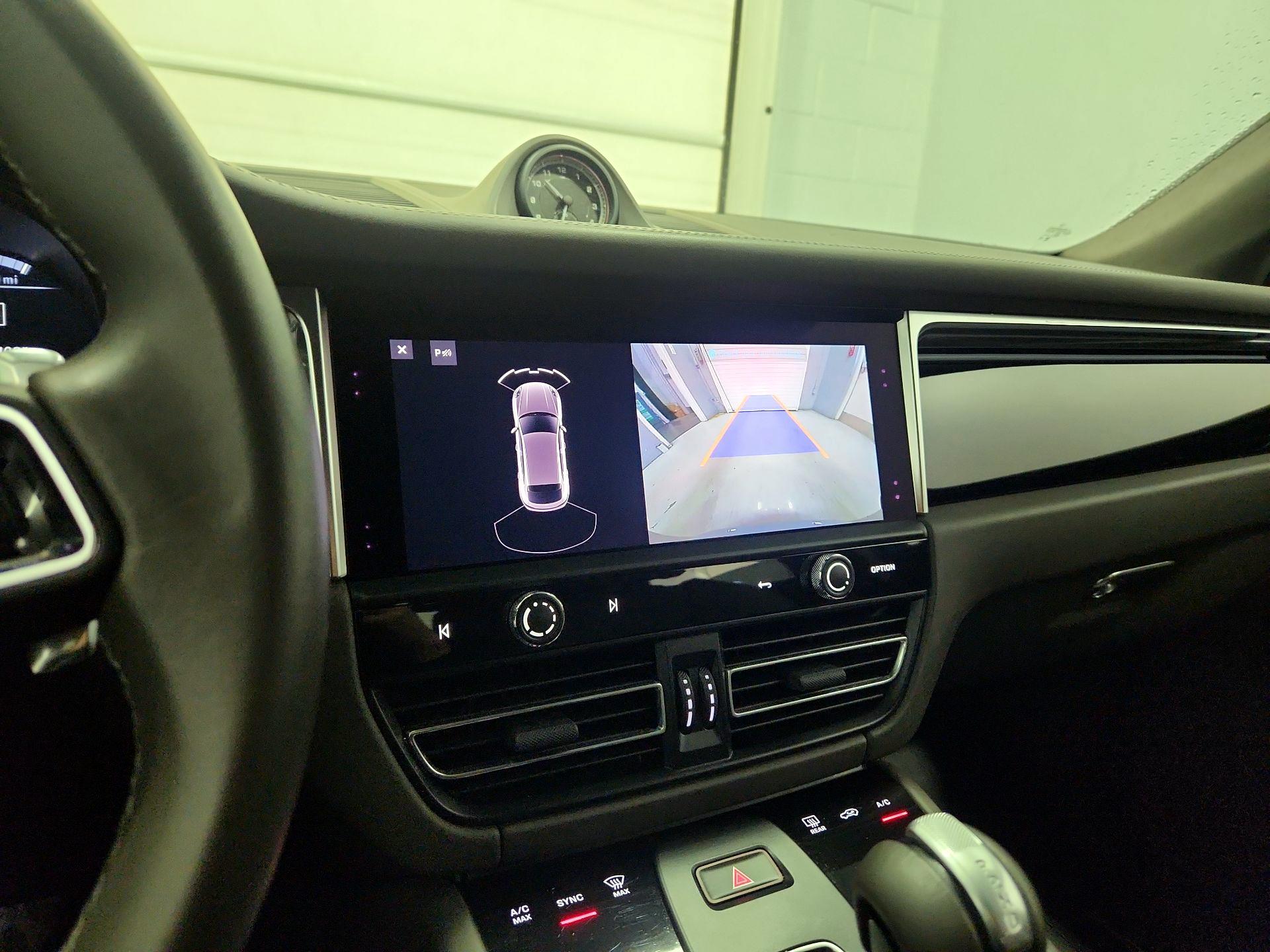 Thumbnail: 2023 Porsche Macan - 15