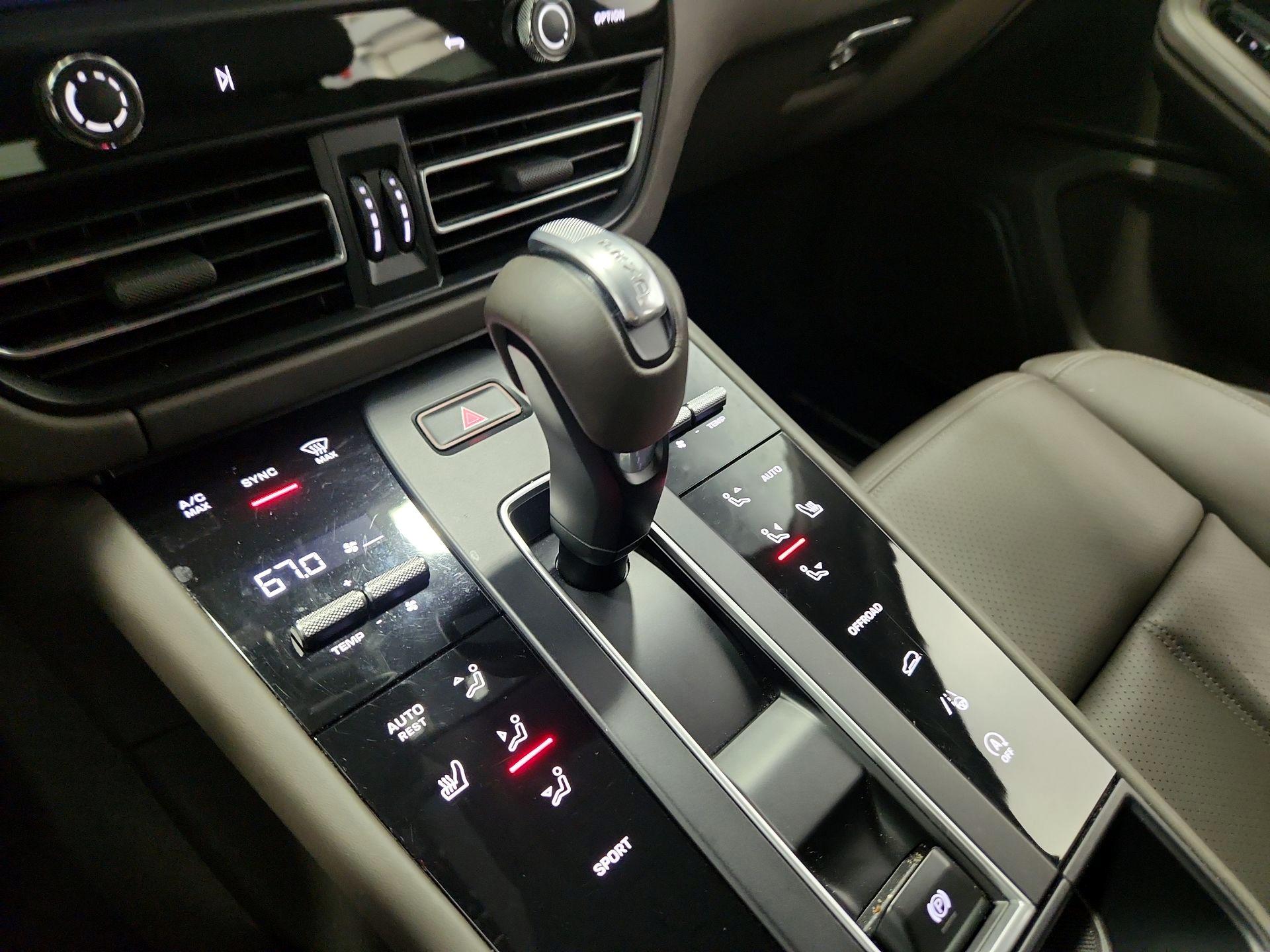 Thumbnail: 2023 Porsche Macan - 18