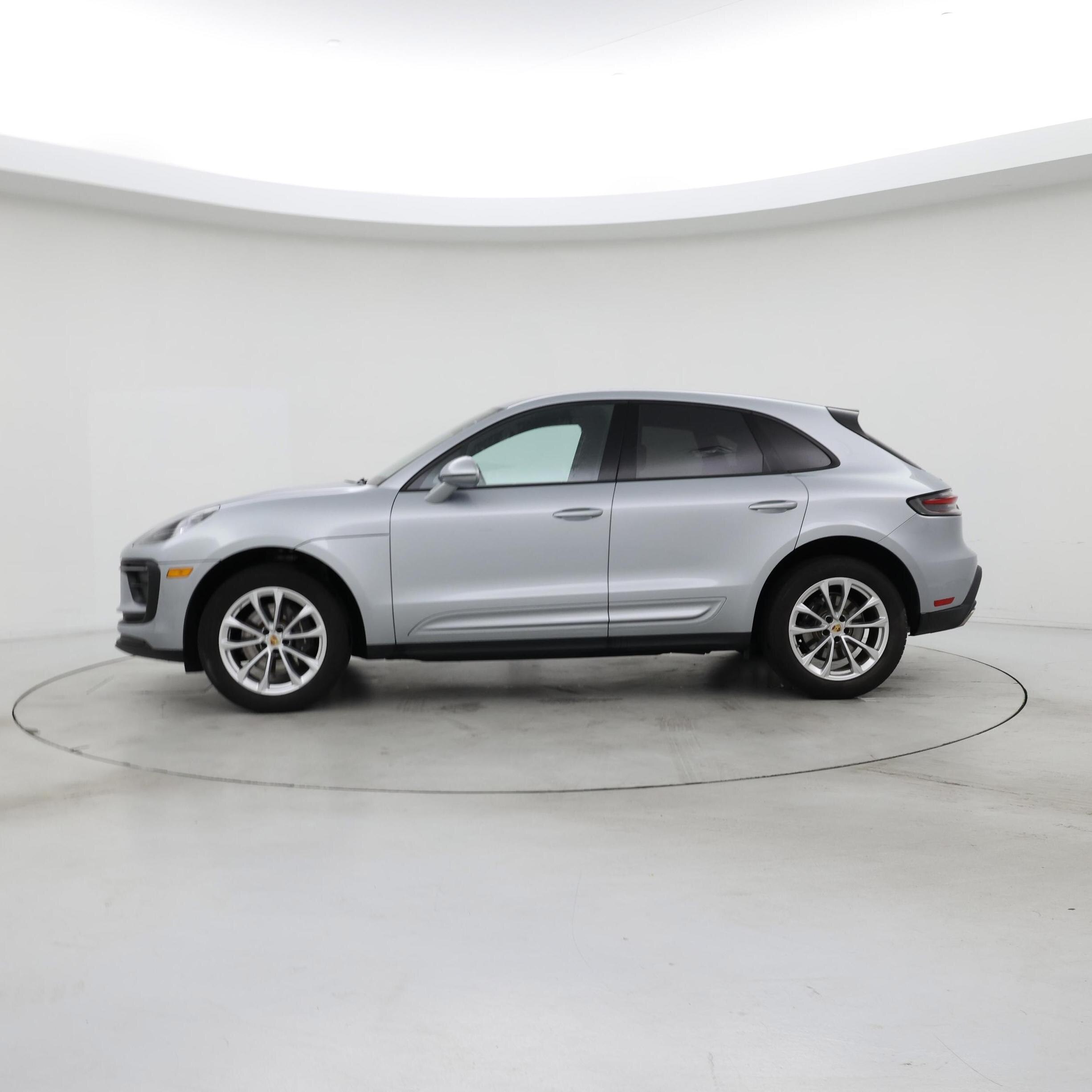 Thumbnail: 2023 Porsche Macan - 3