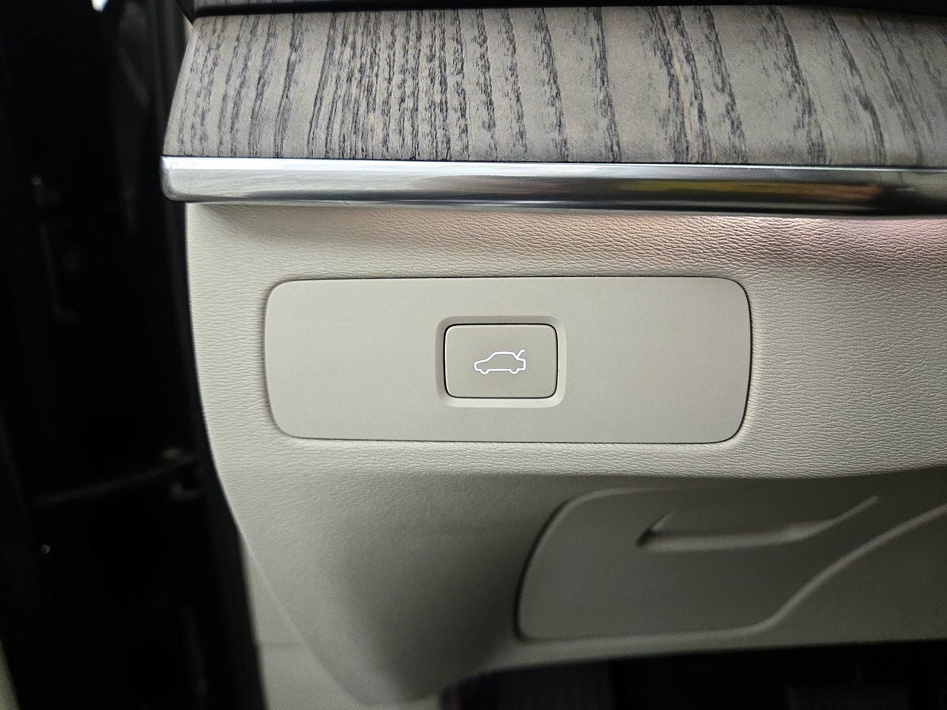 Thumbnail: 2023 Volvo XC90 - 13