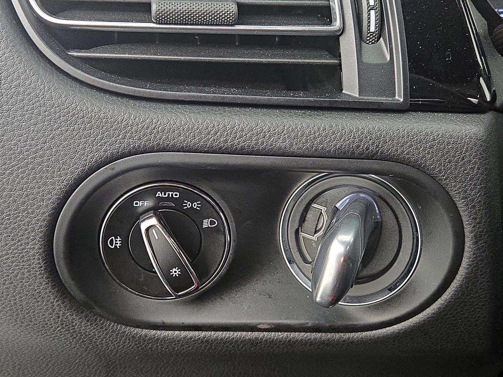 Thumbnail: 2022 Porsche Macan - 13