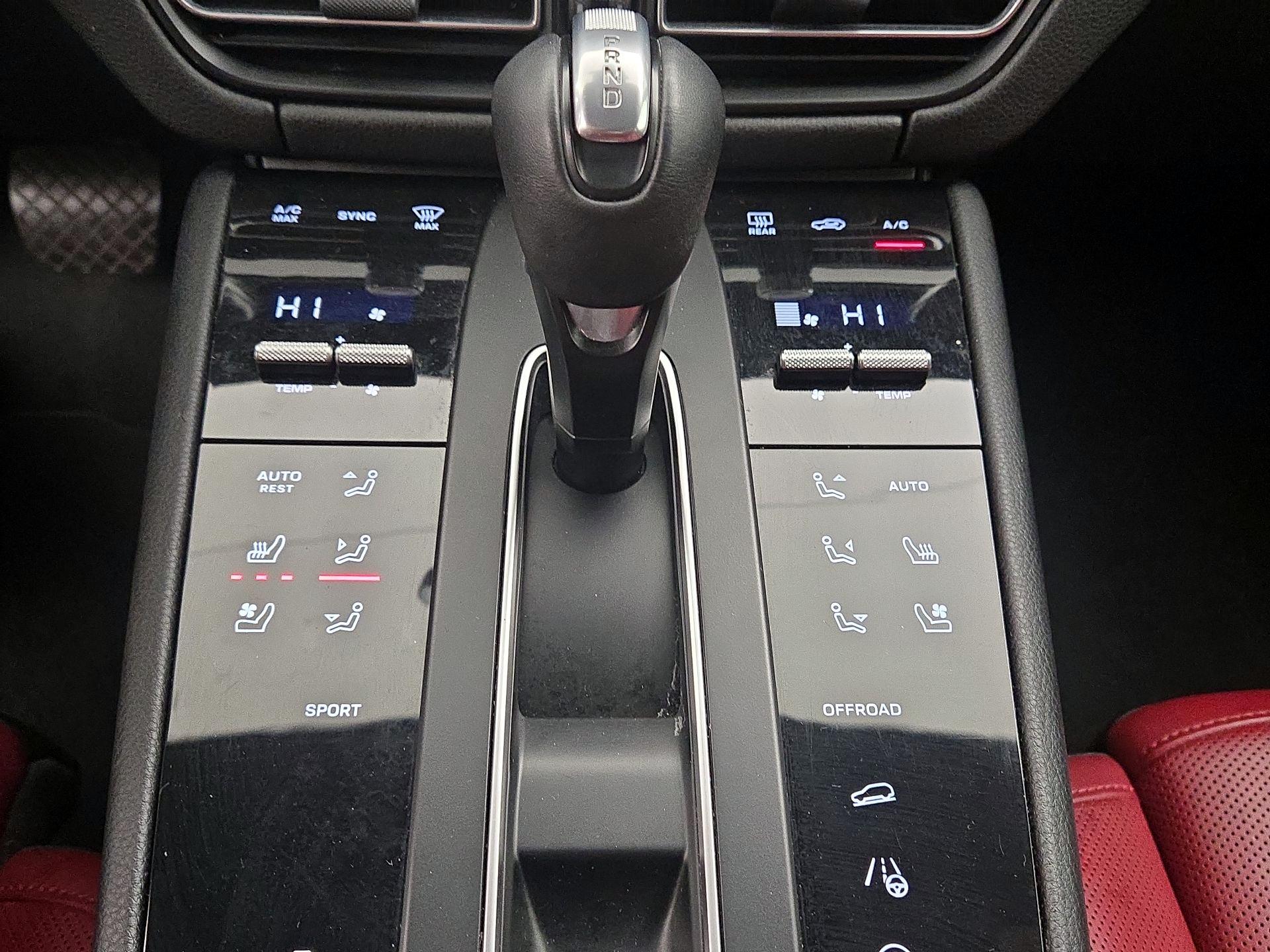 Thumbnail: 2022 Porsche Macan - 17