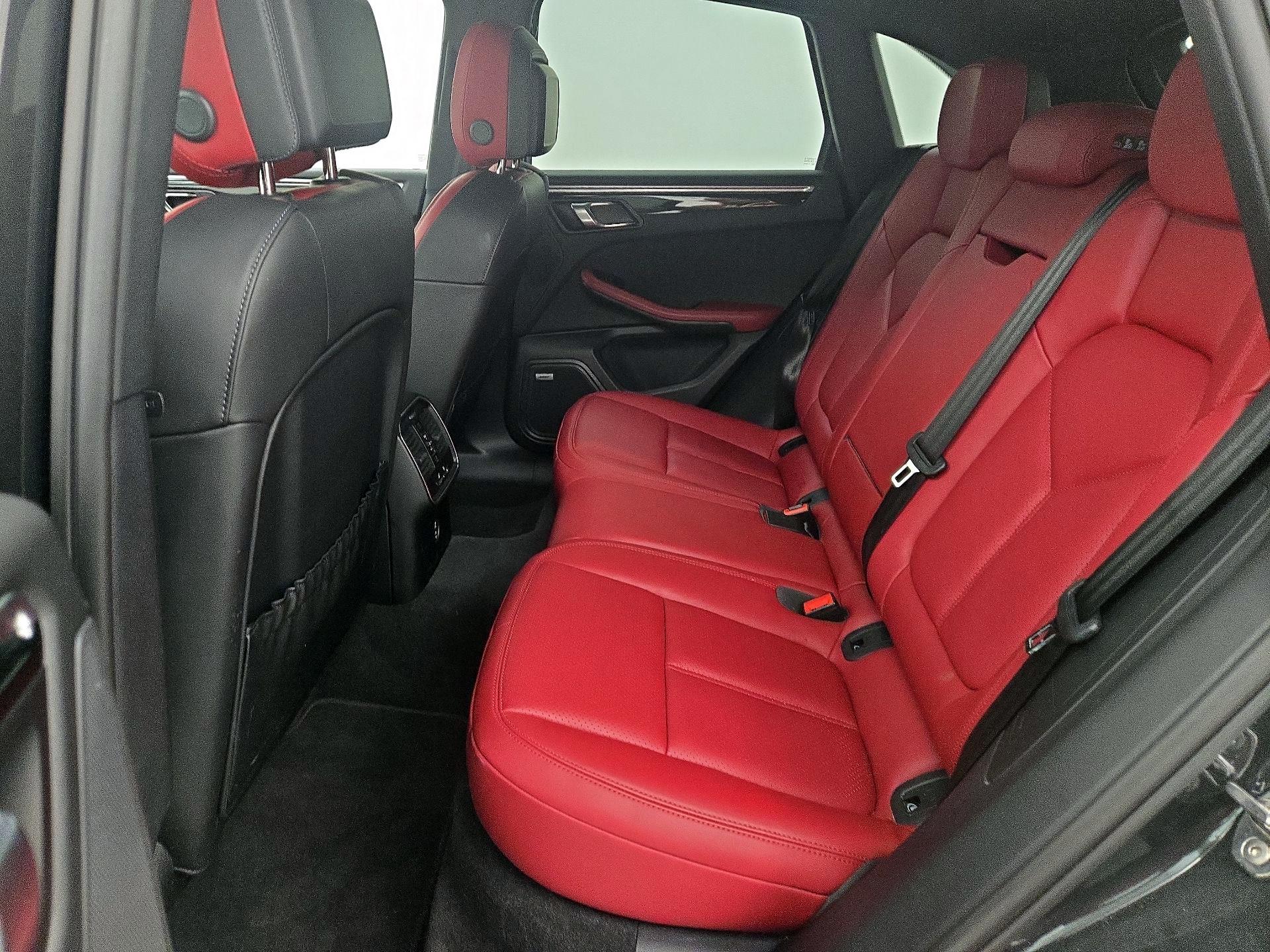 Thumbnail: 2022 Porsche Macan - 18