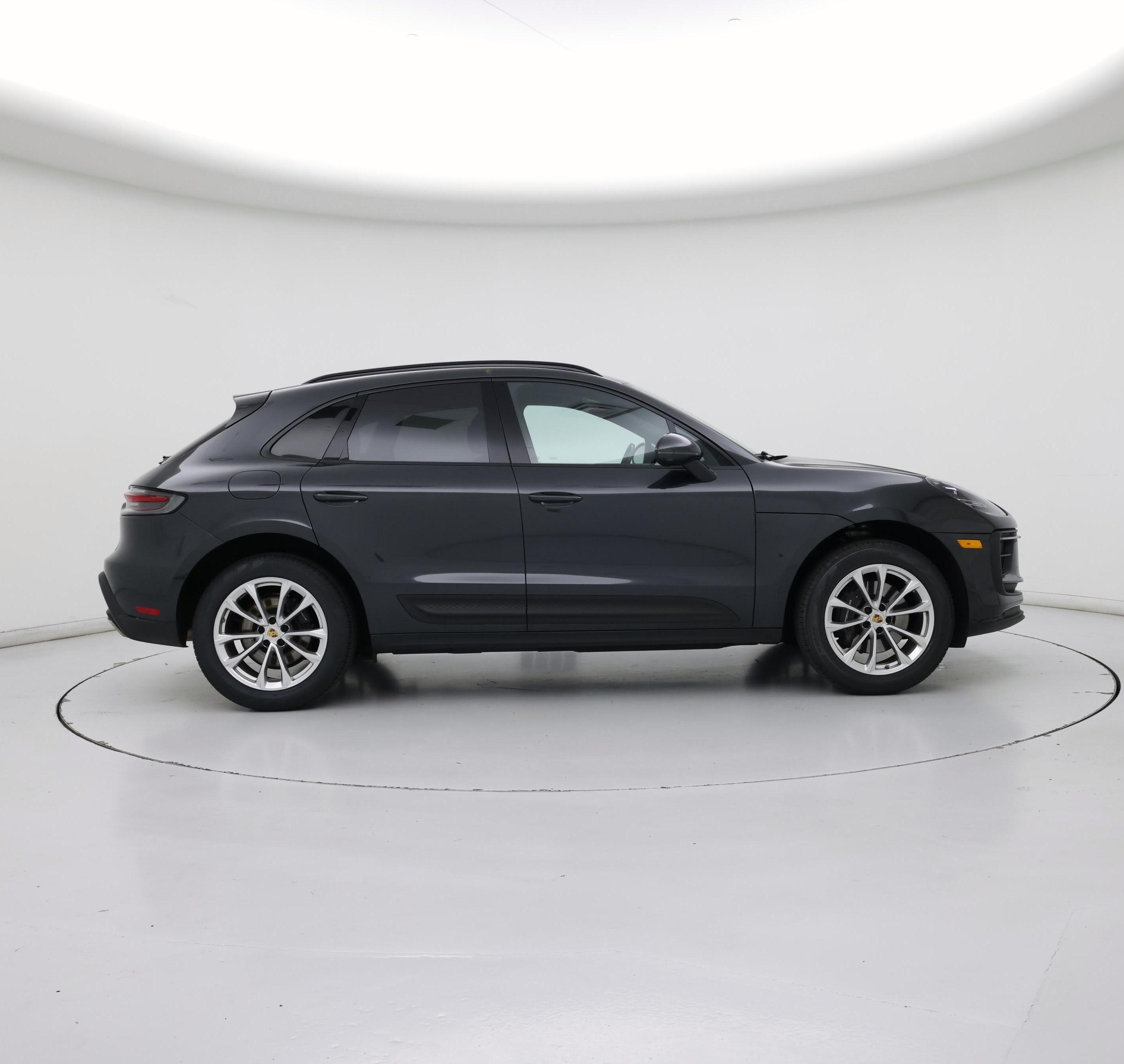 Thumbnail: 2022 Porsche Macan - 7