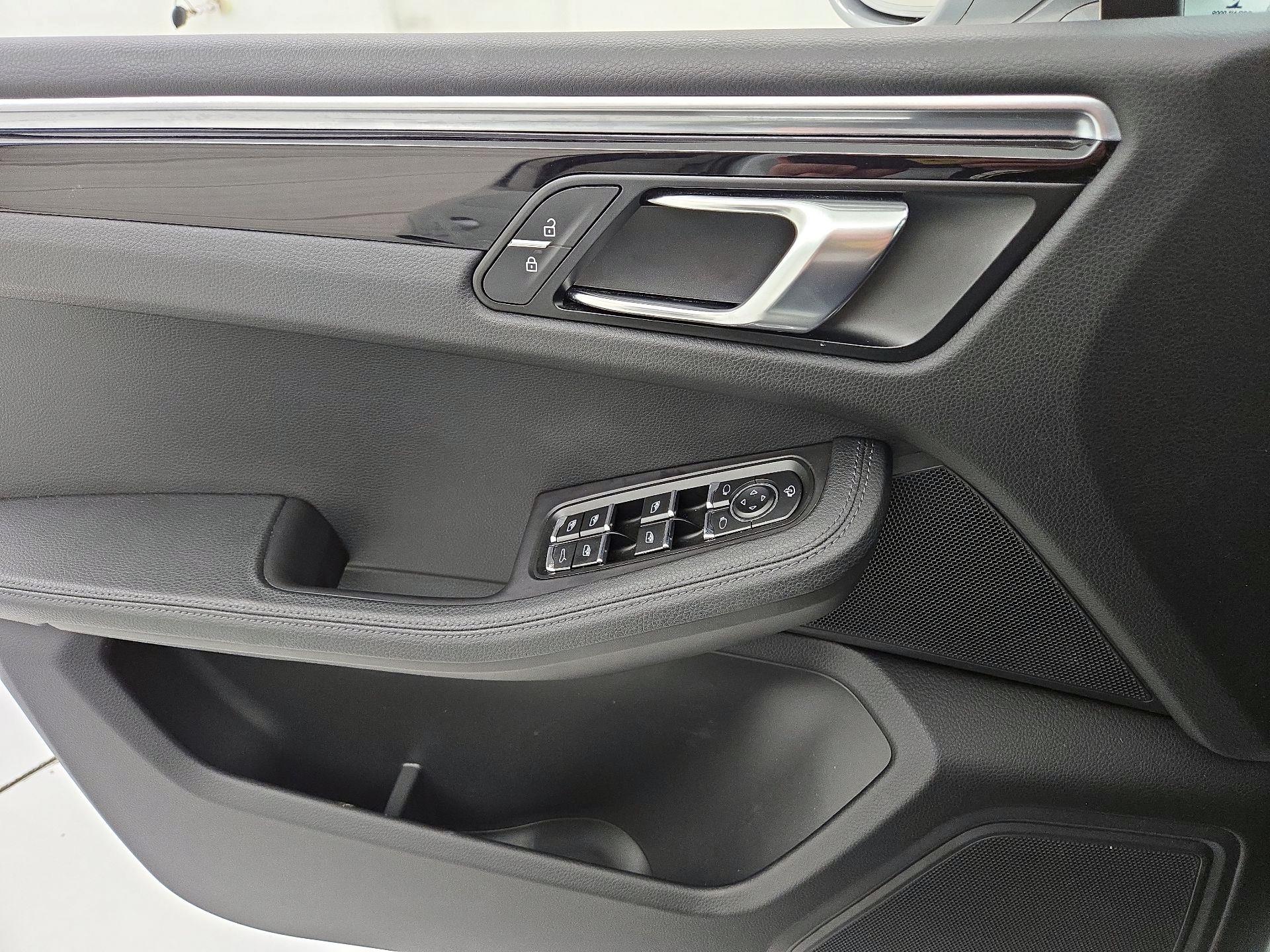 Thumbnail: 2022 Porsche Macan - 12