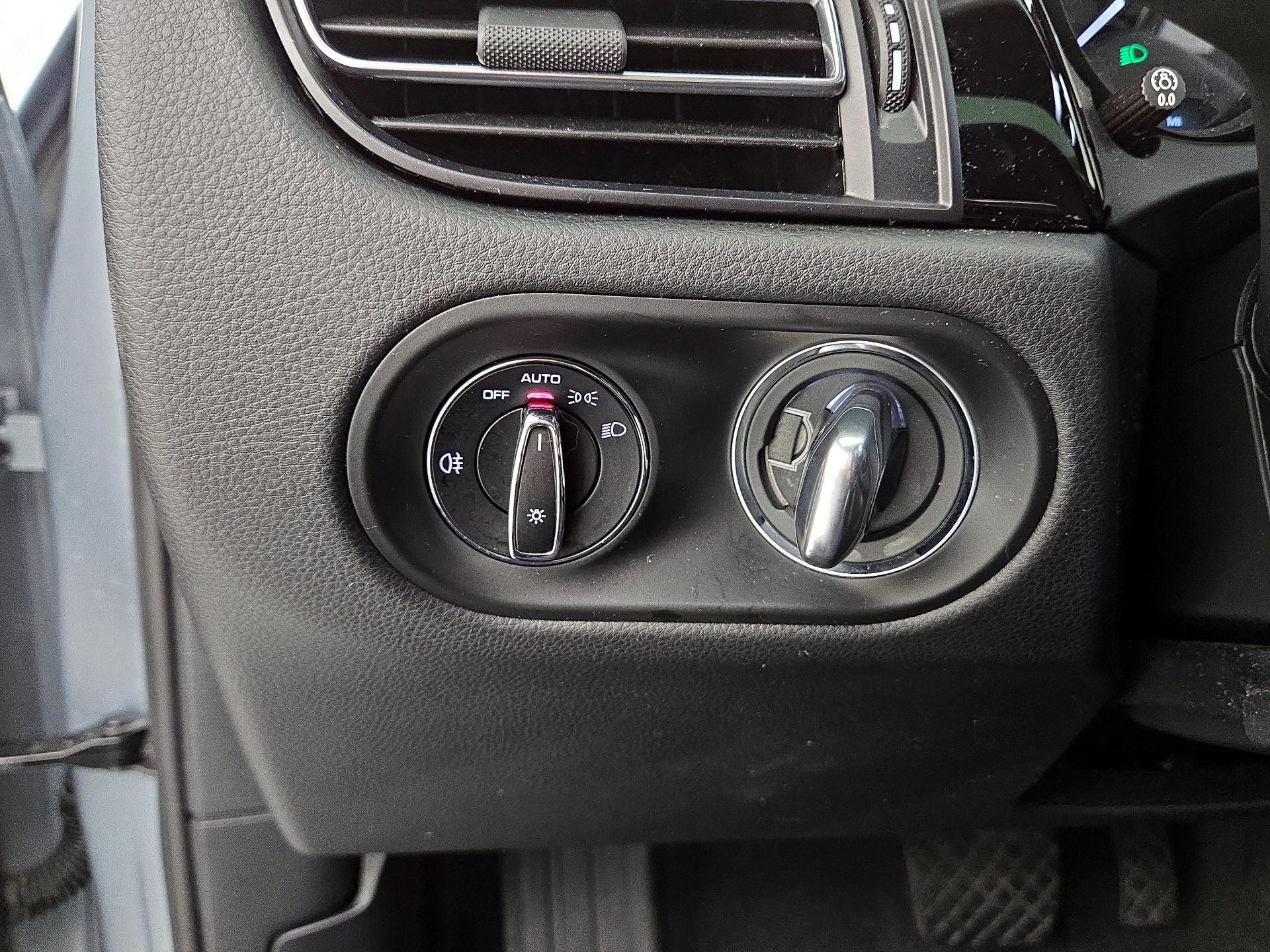 Thumbnail: 2022 Porsche Macan - 13