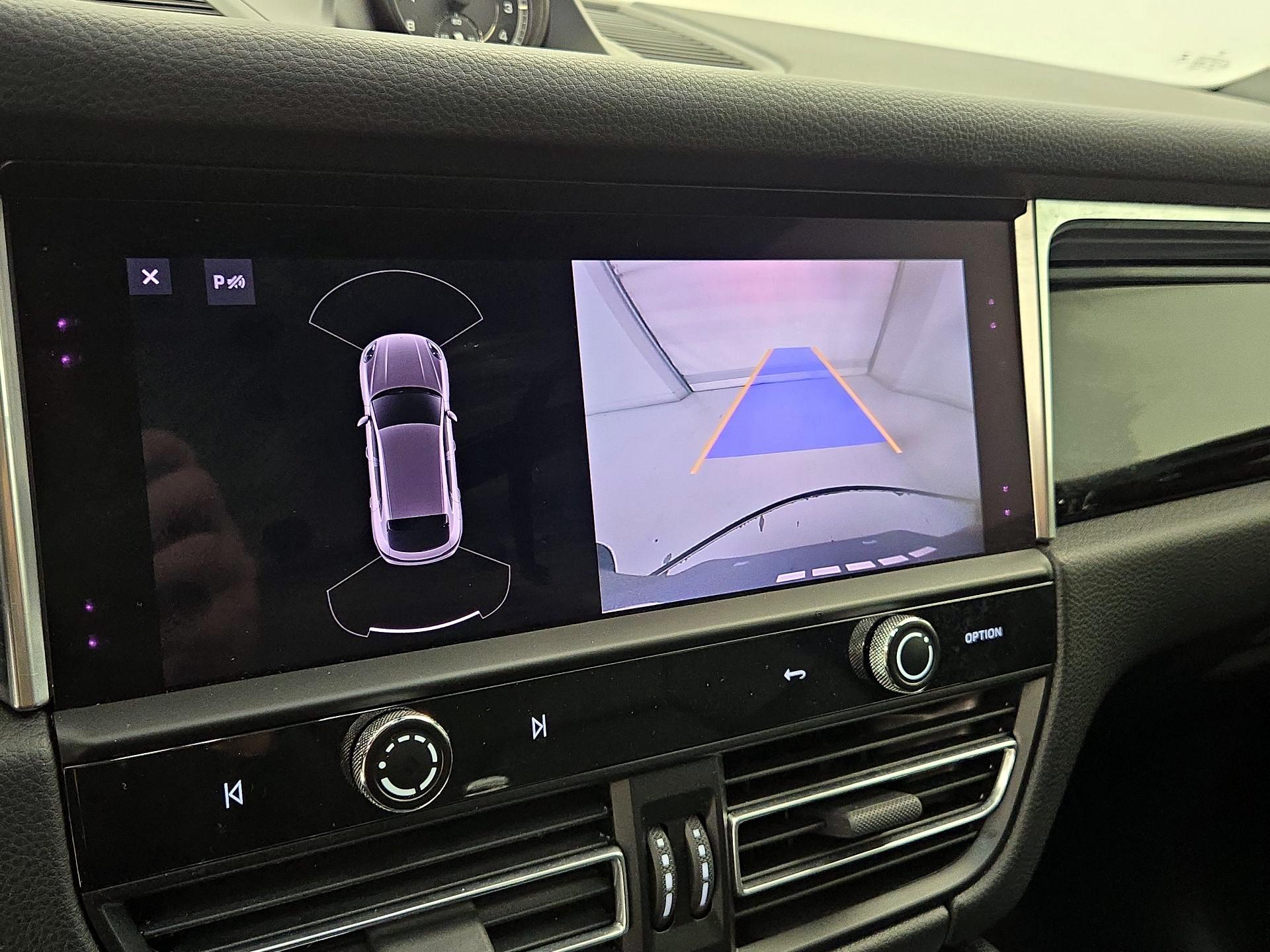 Thumbnail: 2022 Porsche Macan - 15