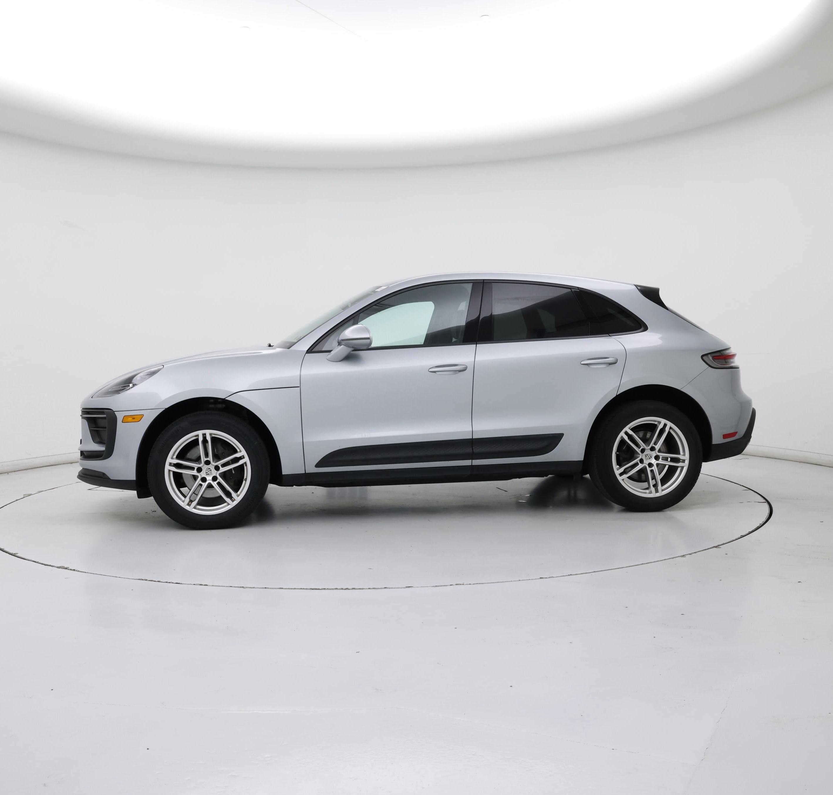 Thumbnail: 2022 Porsche Macan - 3