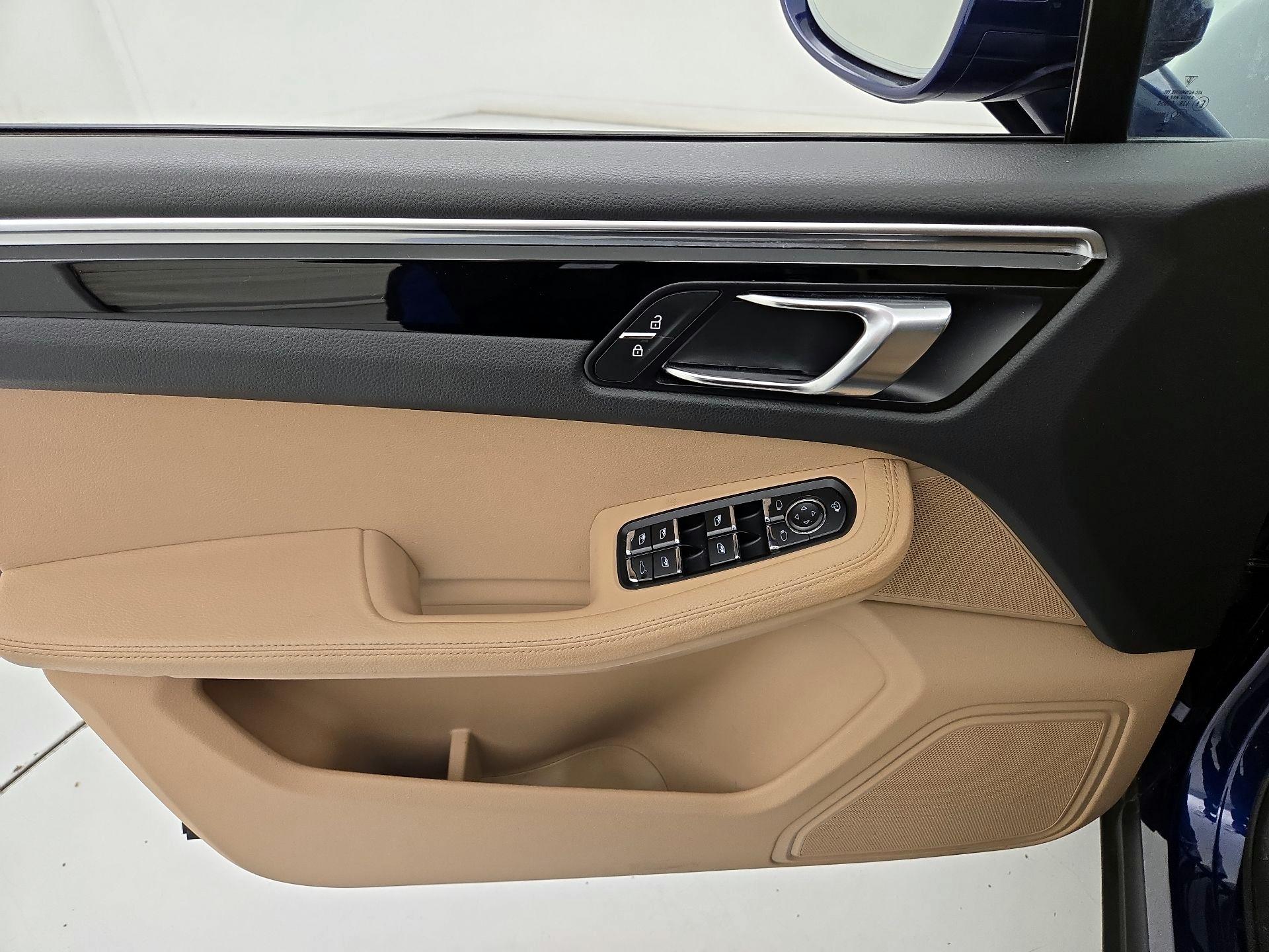 Thumbnail: 2023 Porsche Macan - 12