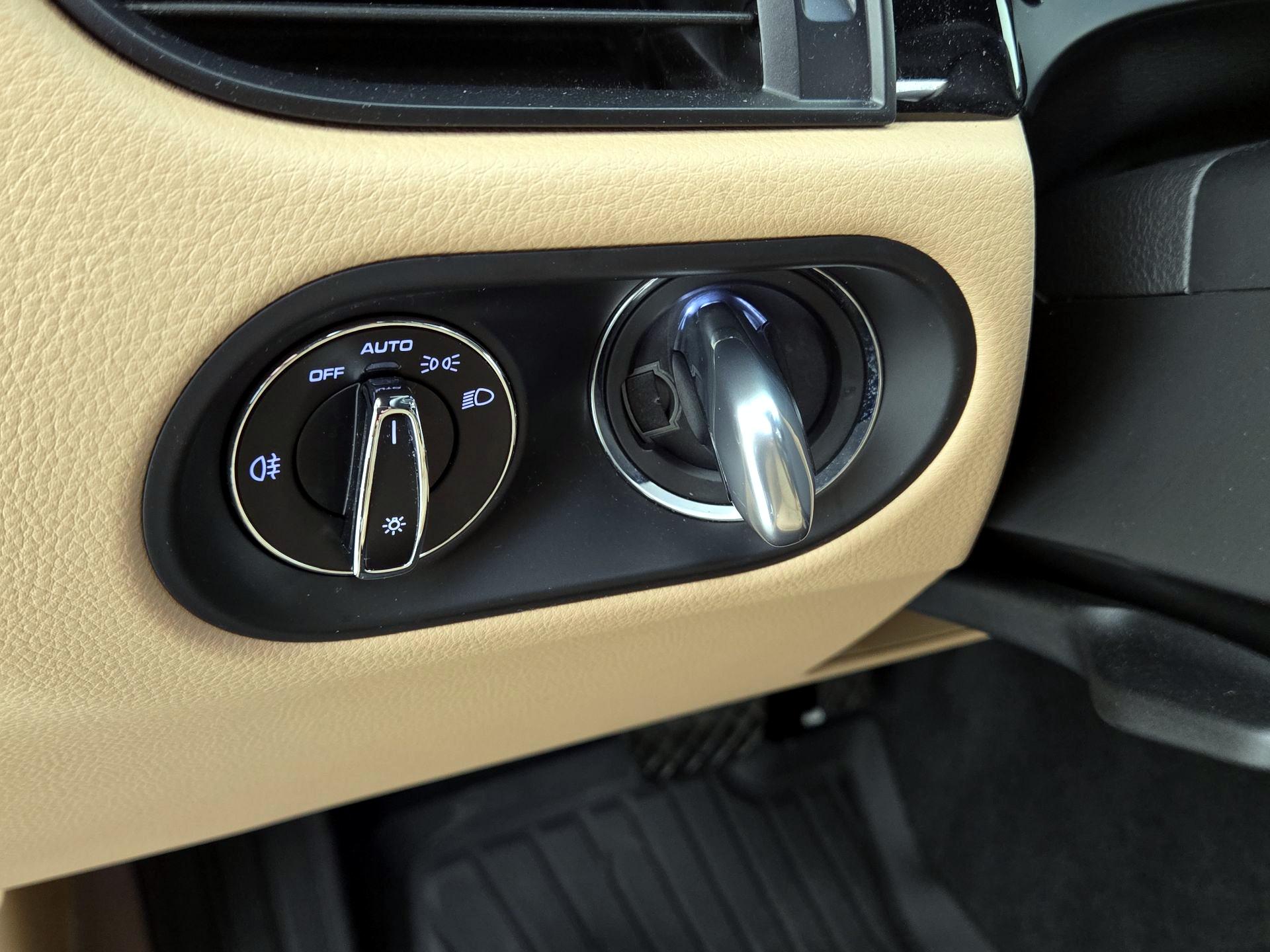 Thumbnail: 2023 Porsche Macan - 13