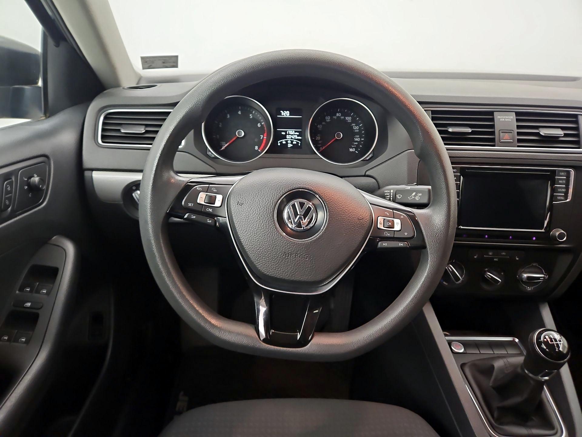 Thumbnail: 2016 Volkswagen Jetta - 10