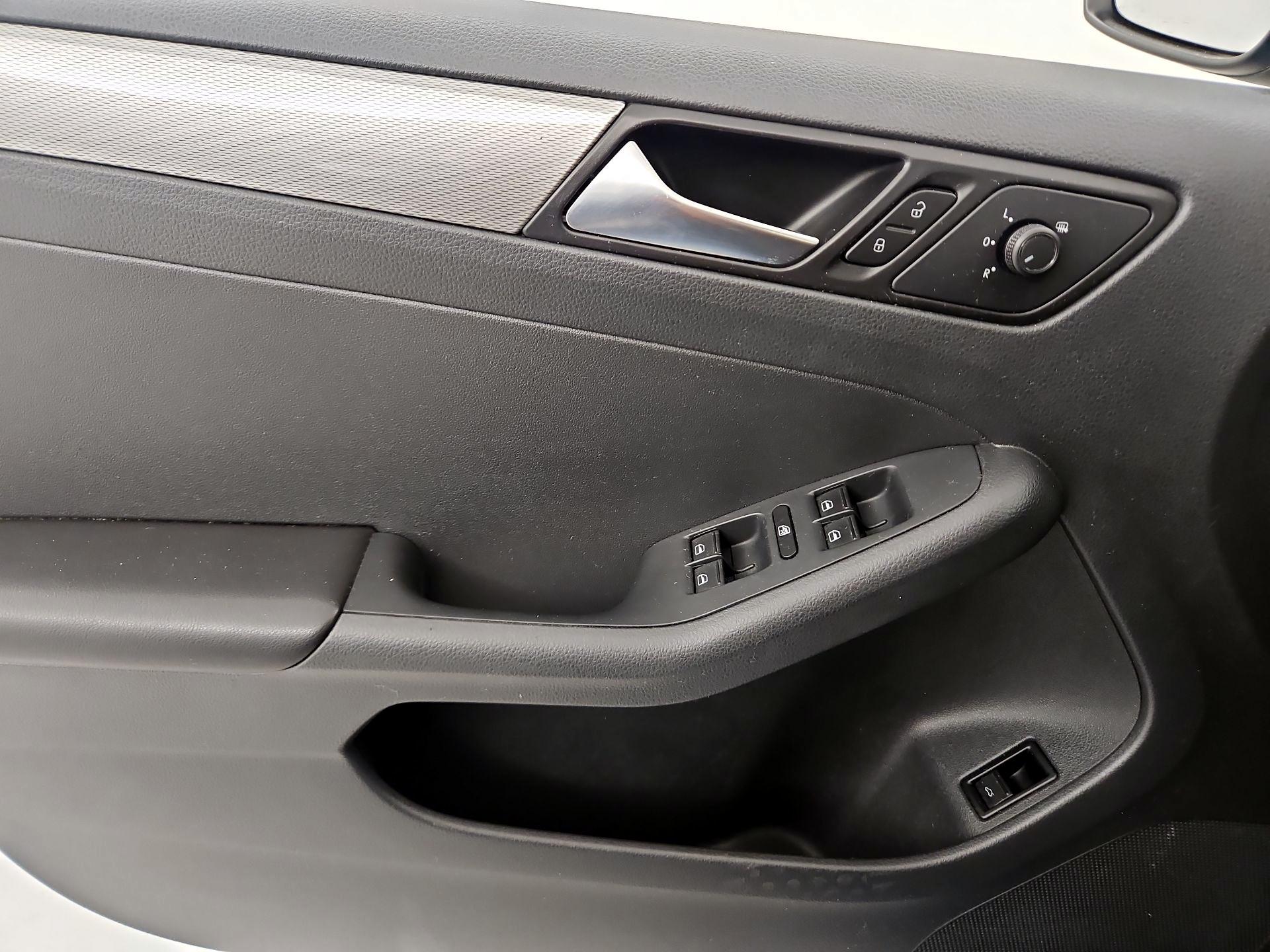Thumbnail: 2016 Volkswagen Jetta - 12