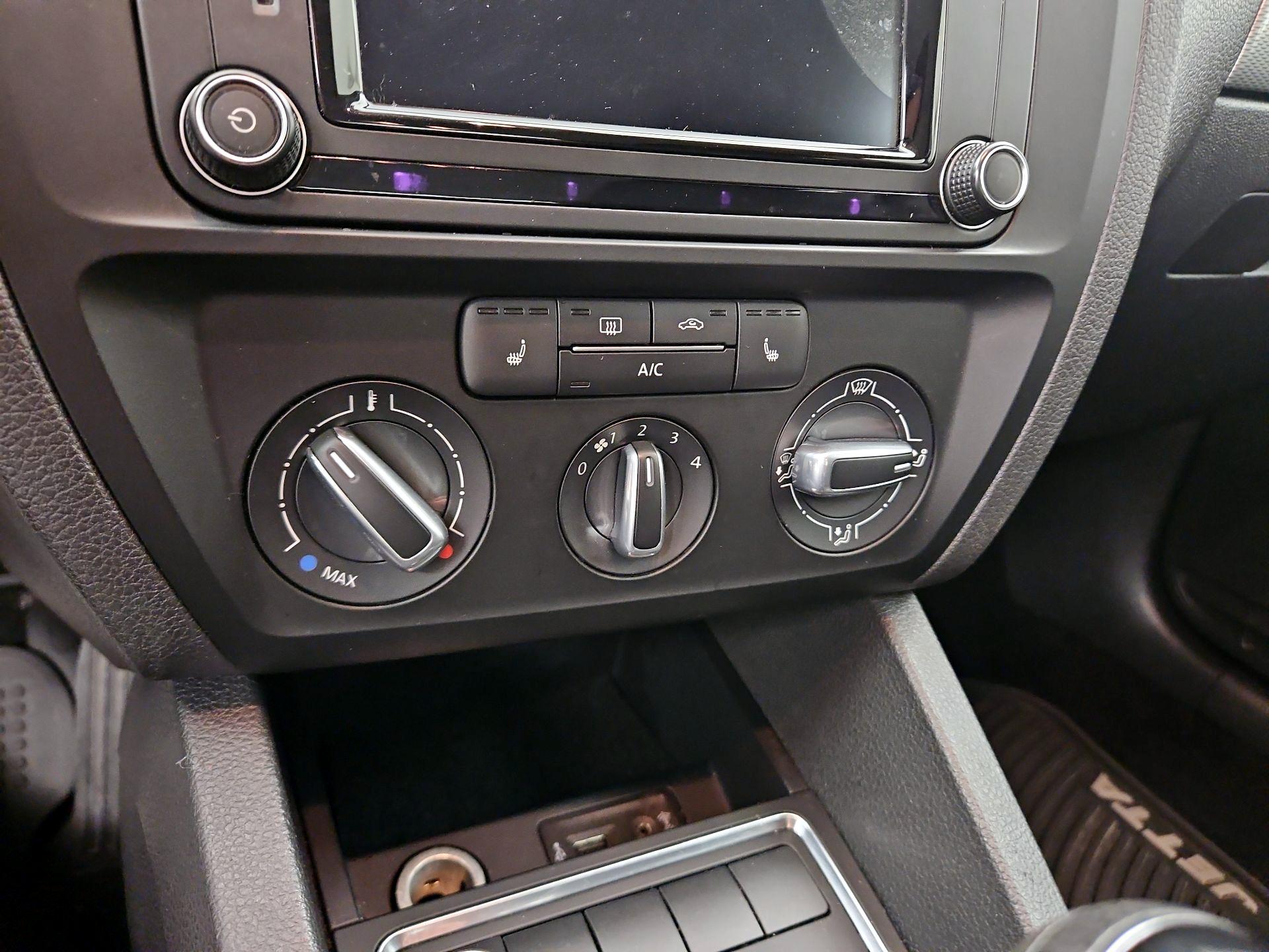 Thumbnail: 2016 Volkswagen Jetta - 16