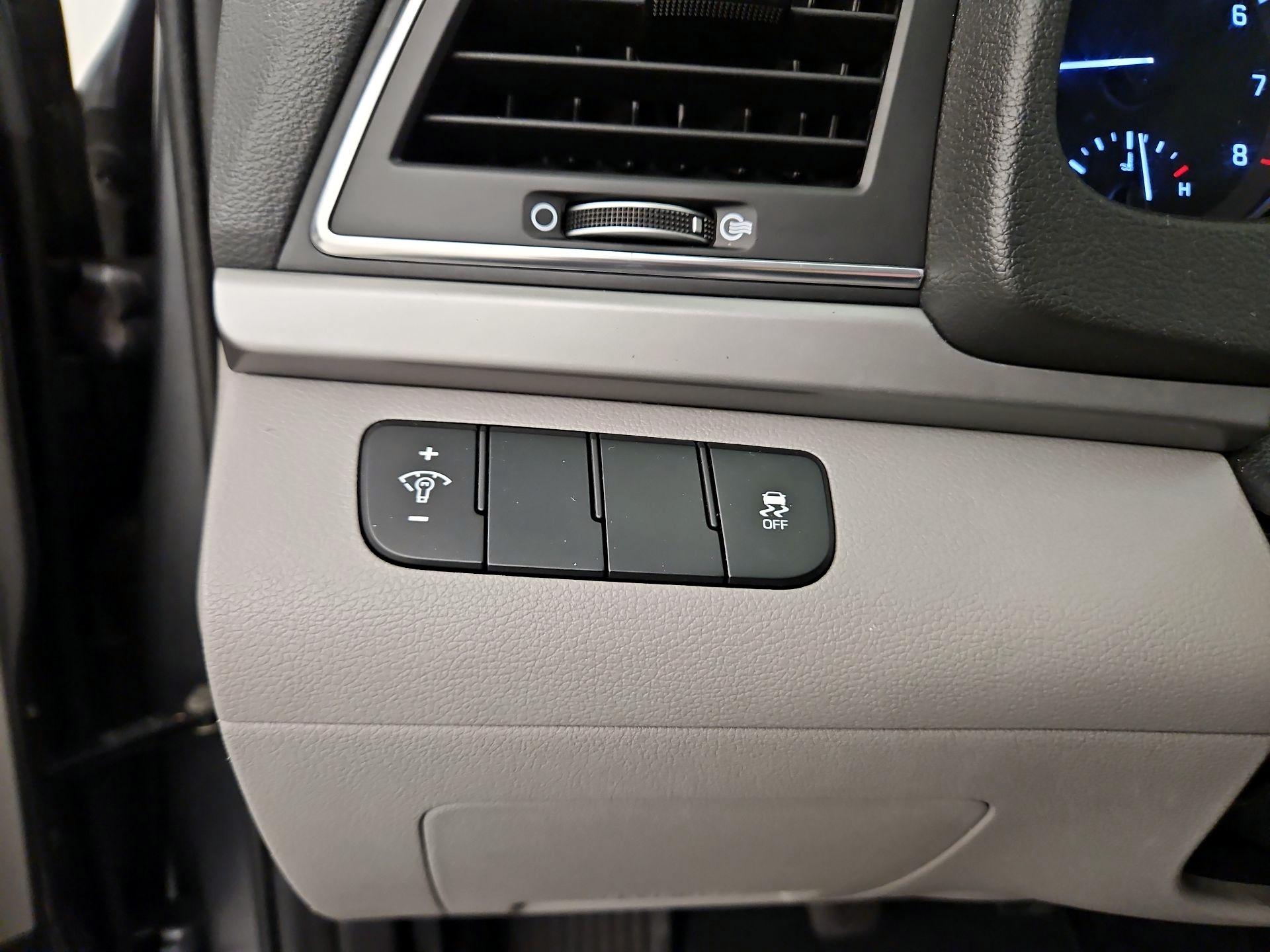 Thumbnail: 2018 Hyundai Elantra - 13