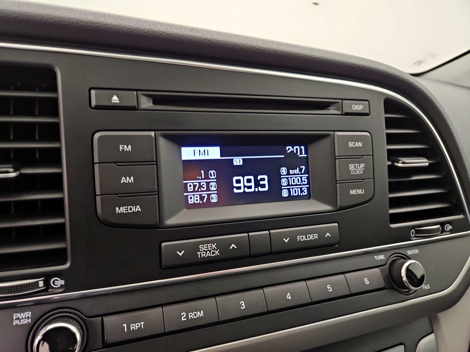 Thumbnail: 2018 Hyundai Elantra - 14