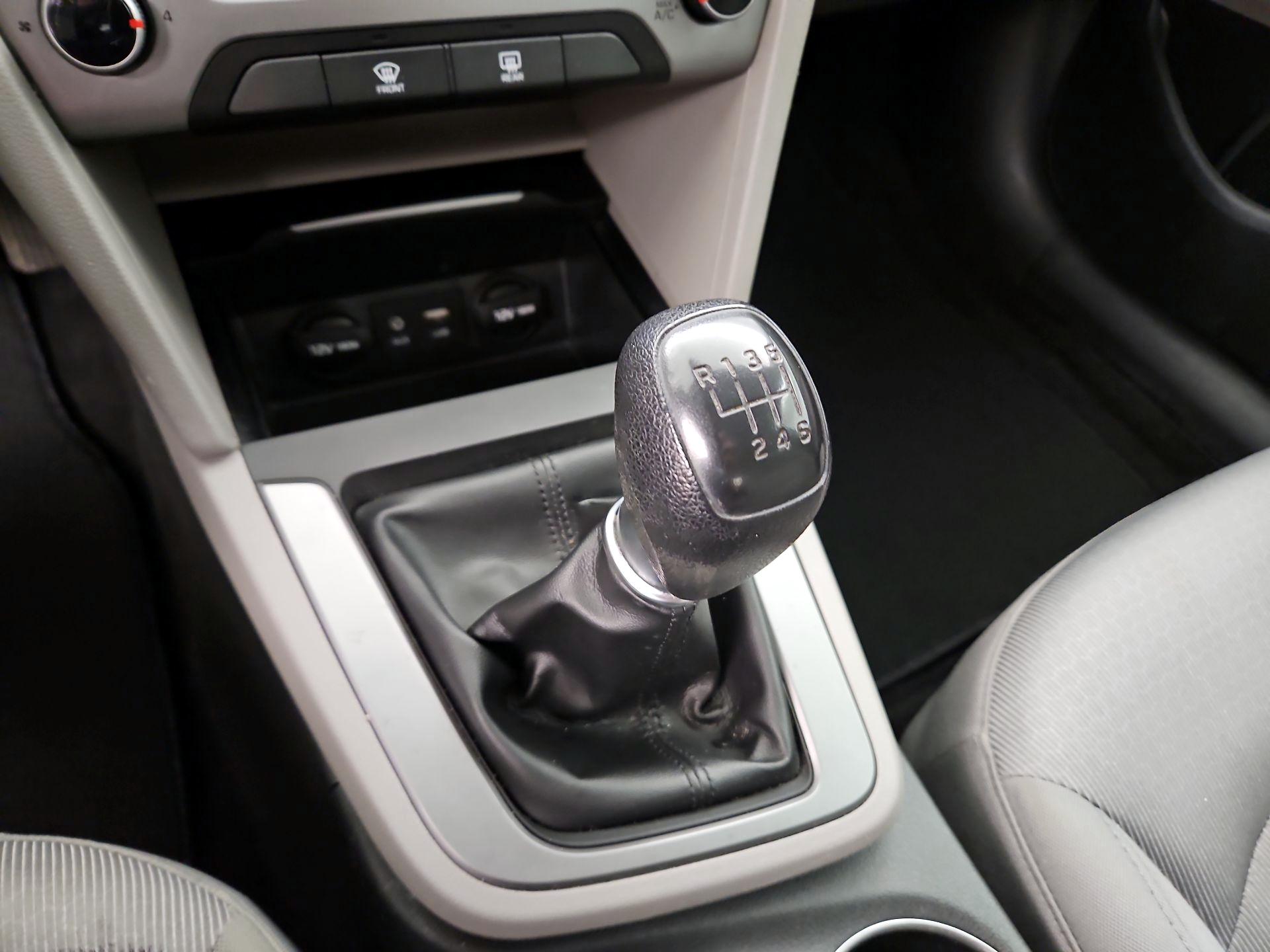 Thumbnail: 2018 Hyundai Elantra - 16