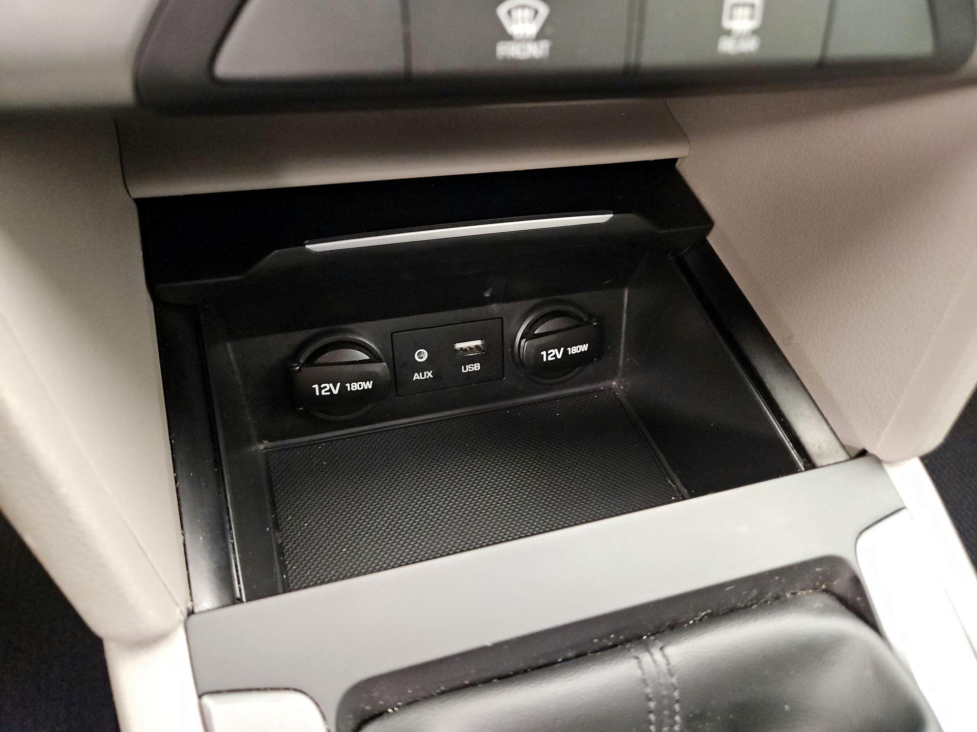 Thumbnail: 2018 Hyundai Elantra - 17