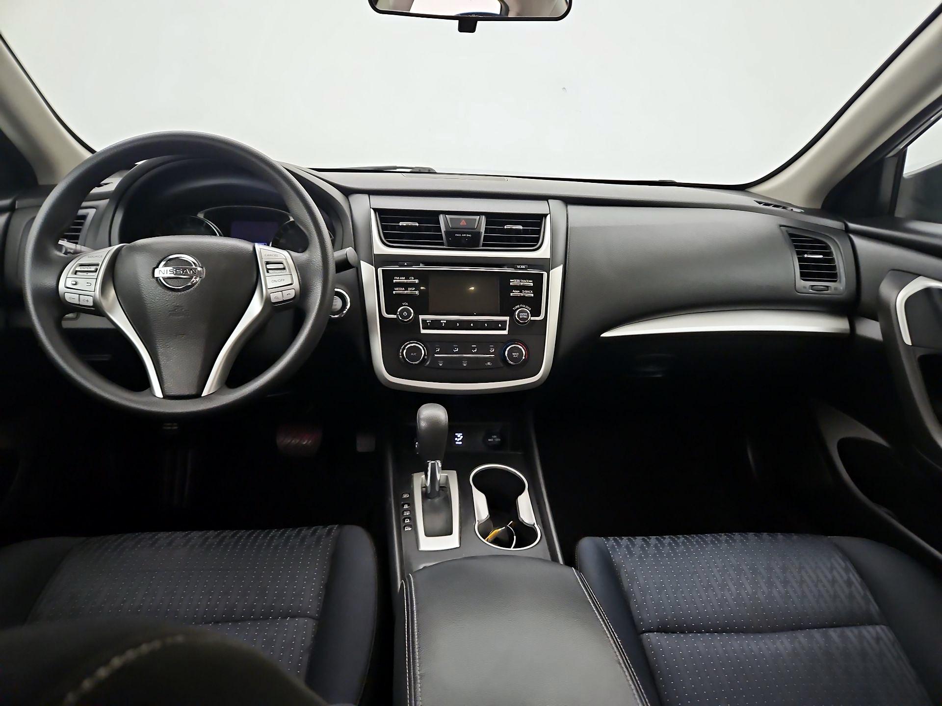 Thumbnail: 2016 Nissan Altima - 9