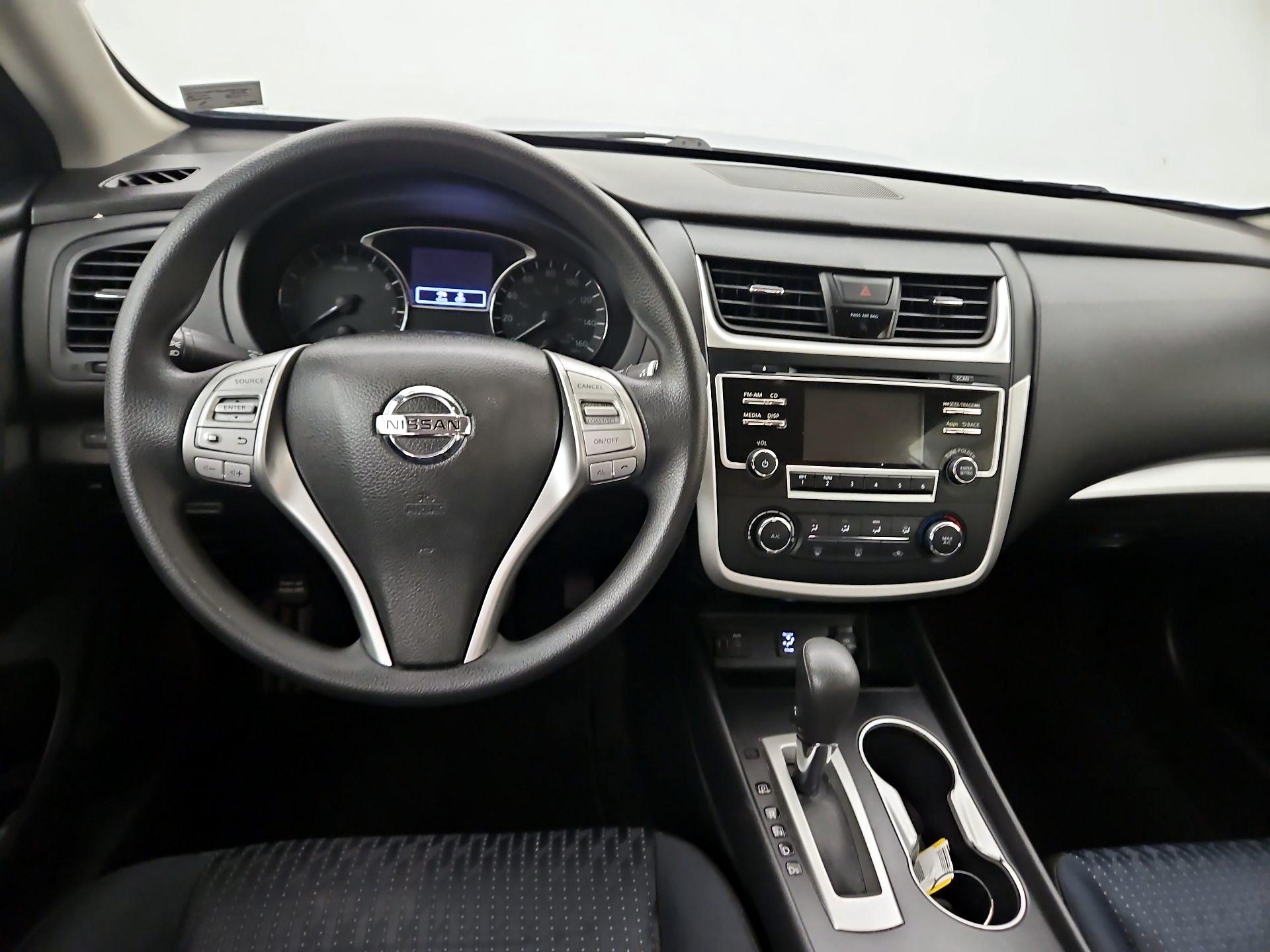 Thumbnail: 2016 Nissan Altima - 10