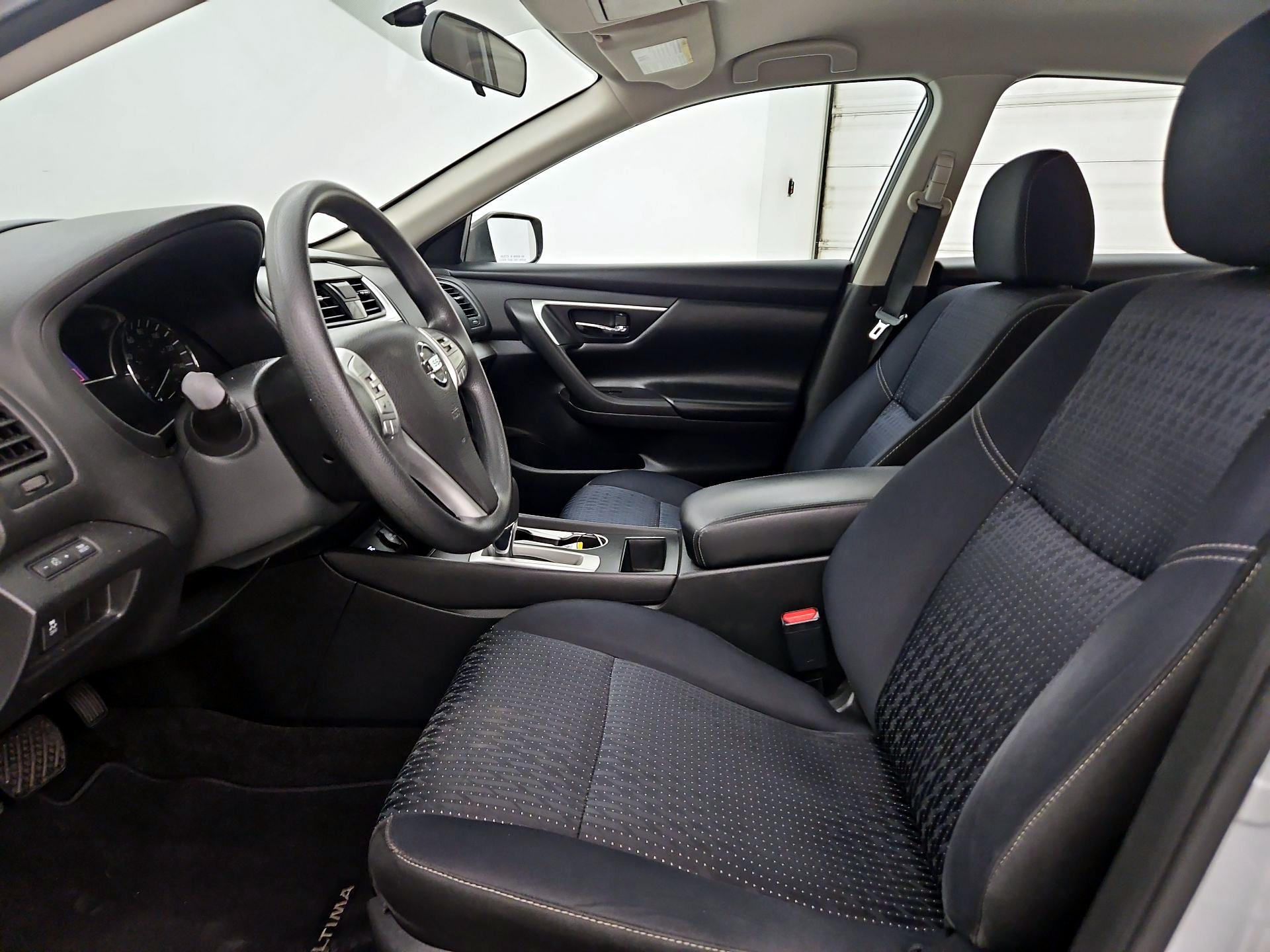 Thumbnail: 2016 Nissan Altima - 11