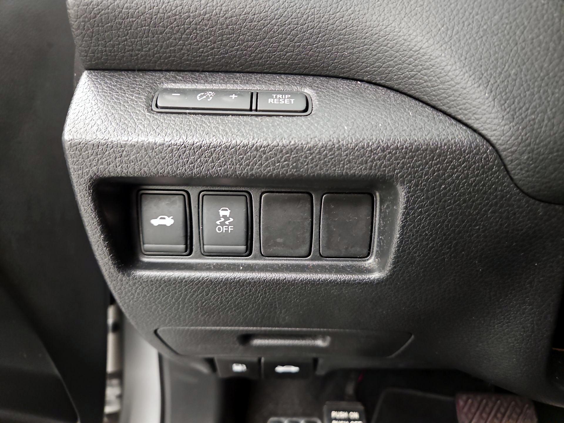 Thumbnail: 2016 Nissan Altima - 13