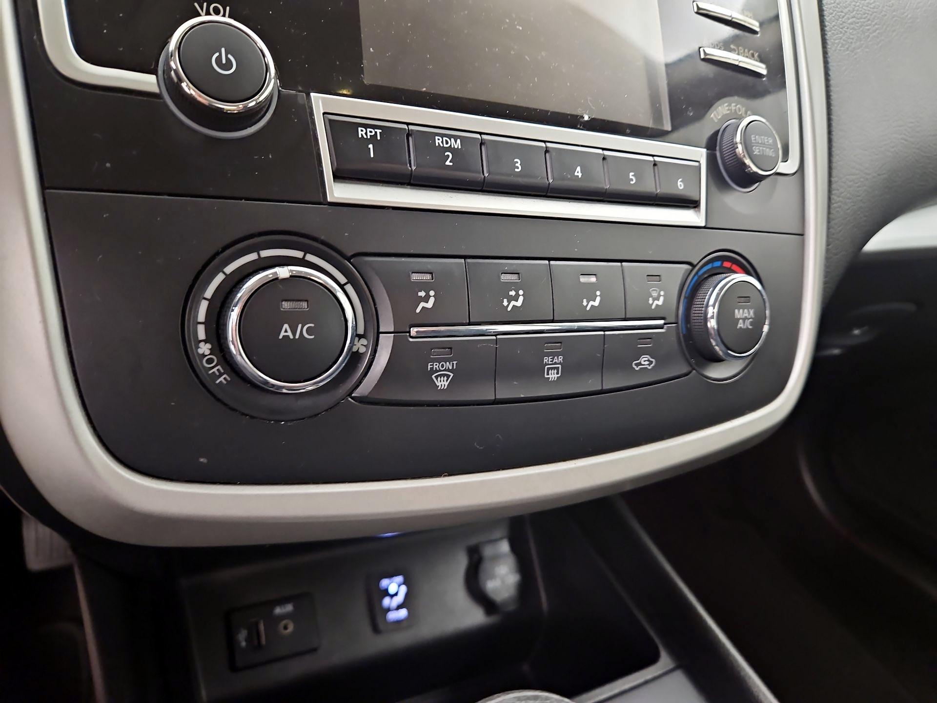 Thumbnail: 2016 Nissan Altima - 16