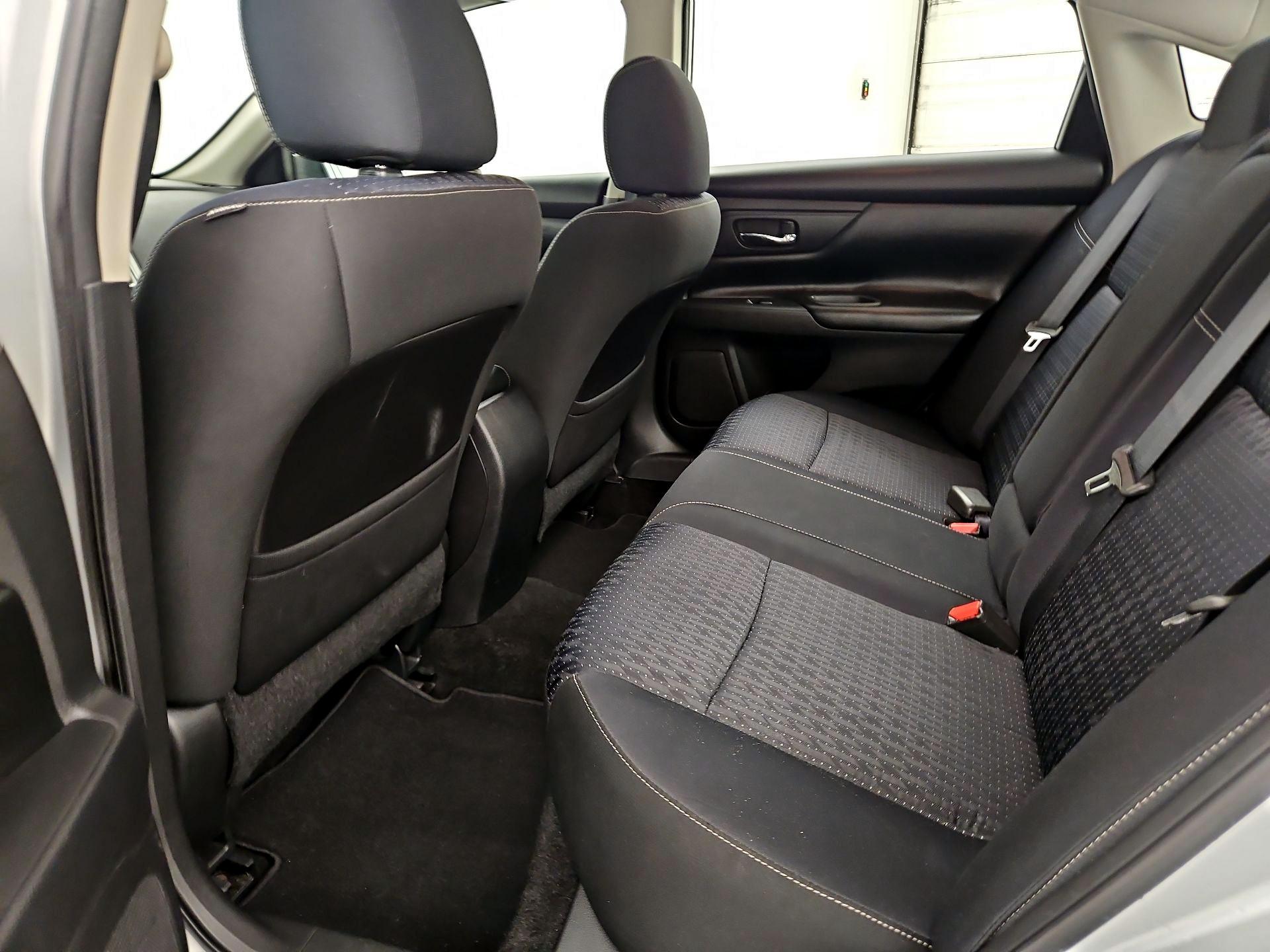 Thumbnail: 2016 Nissan Altima - 19