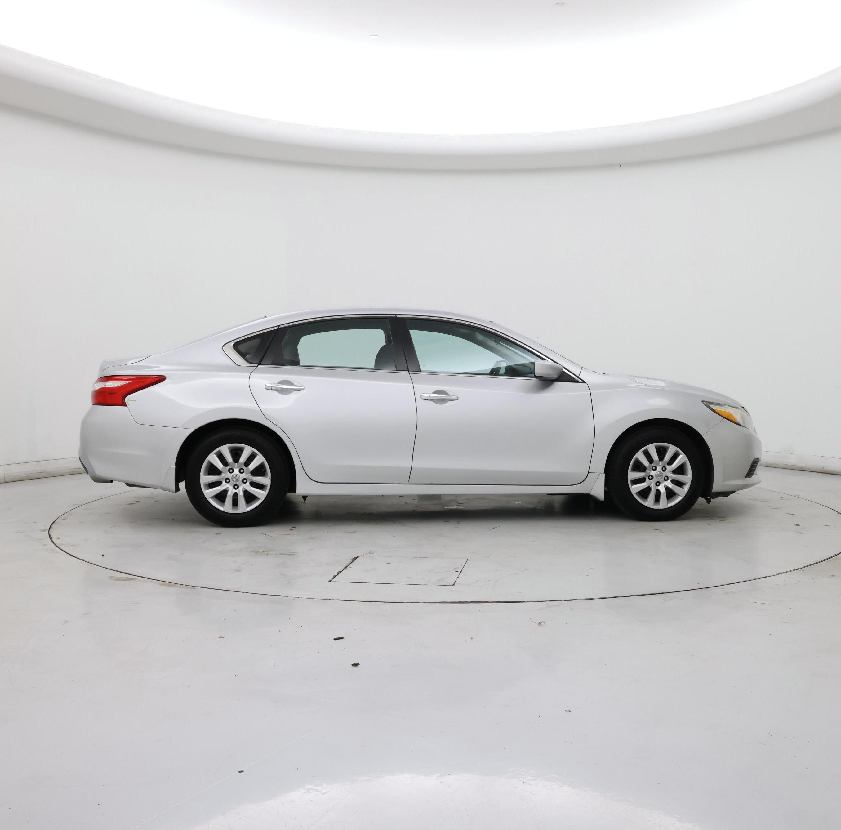 Thumbnail: 2016 Nissan Altima - 7